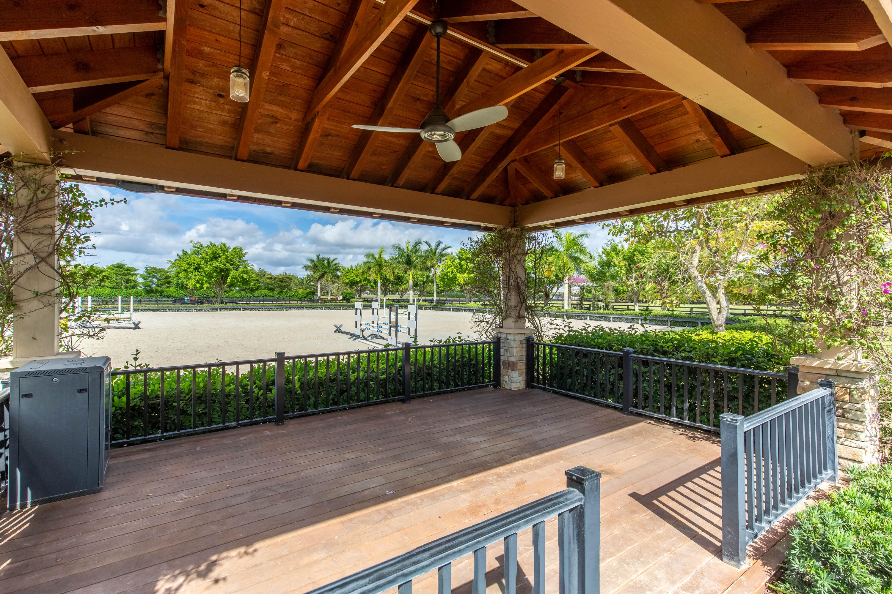 PALM BEACH POINT EAST - Residential