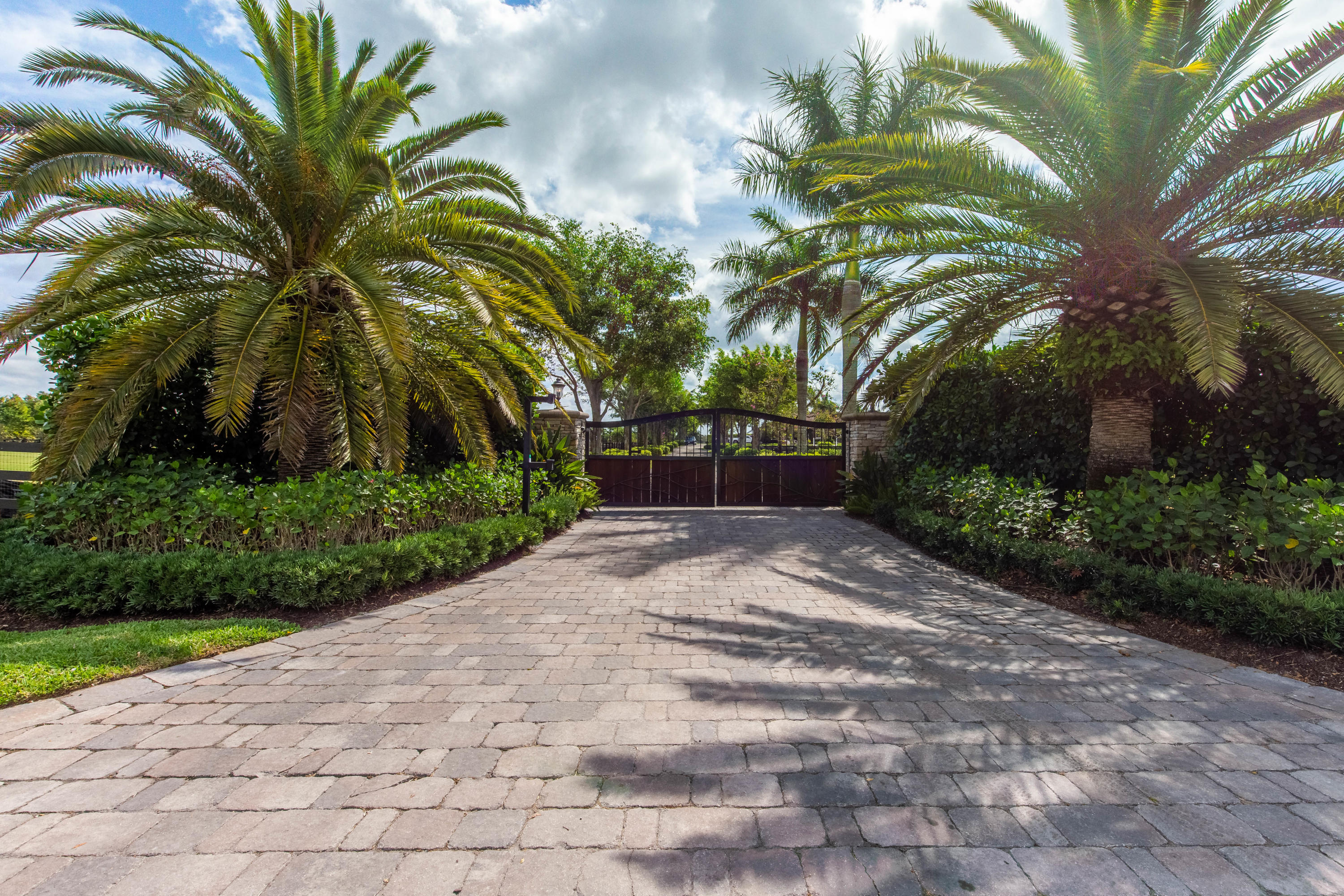 PALM BEACH POINT EAST - Residential