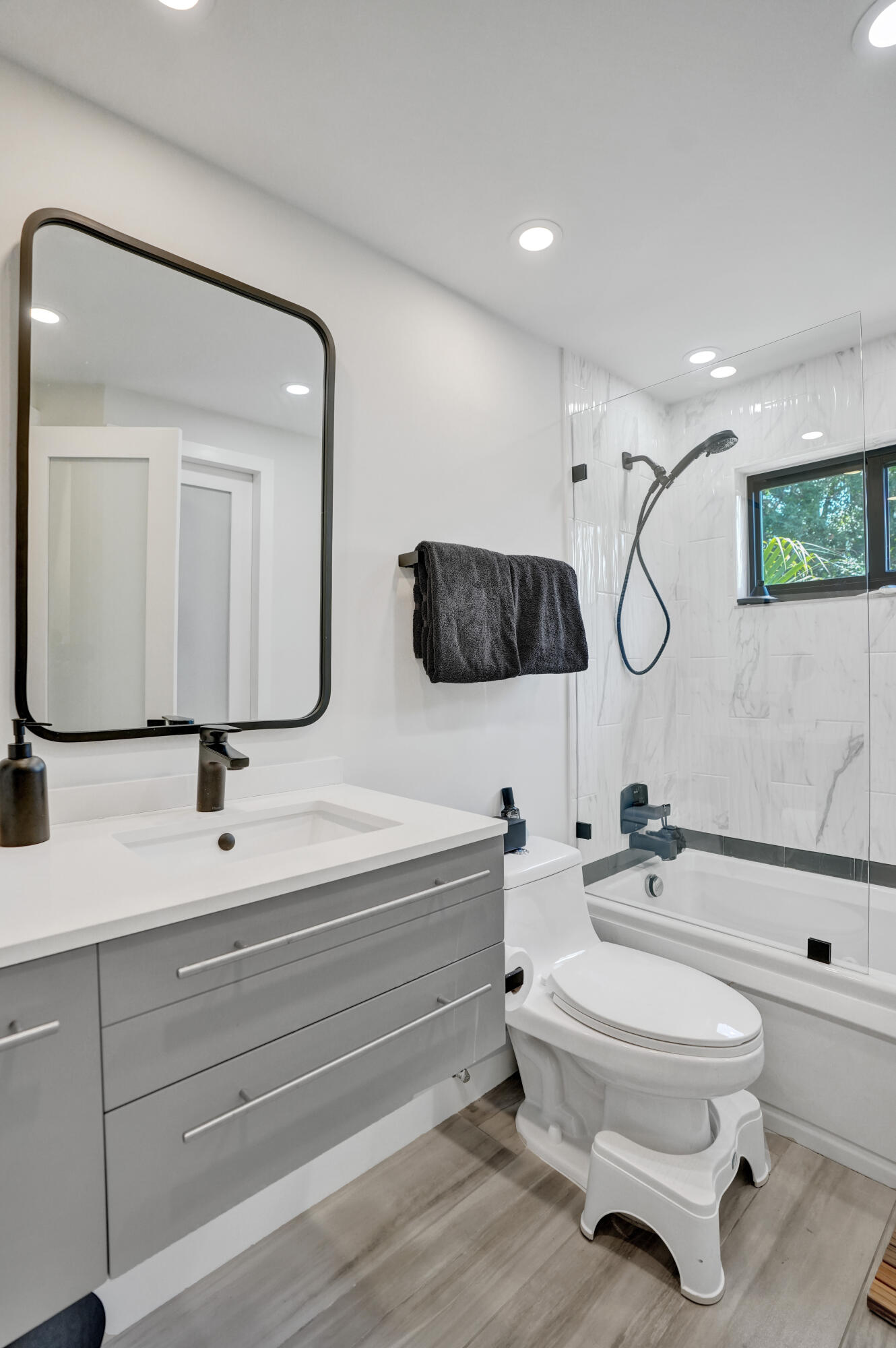 MIDDLE RIVER TOWNHOUSES - Residential Lease