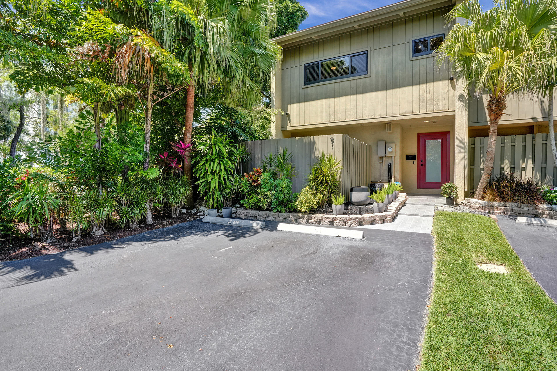 MIDDLE RIVER TOWNHOUSES - Residential Lease