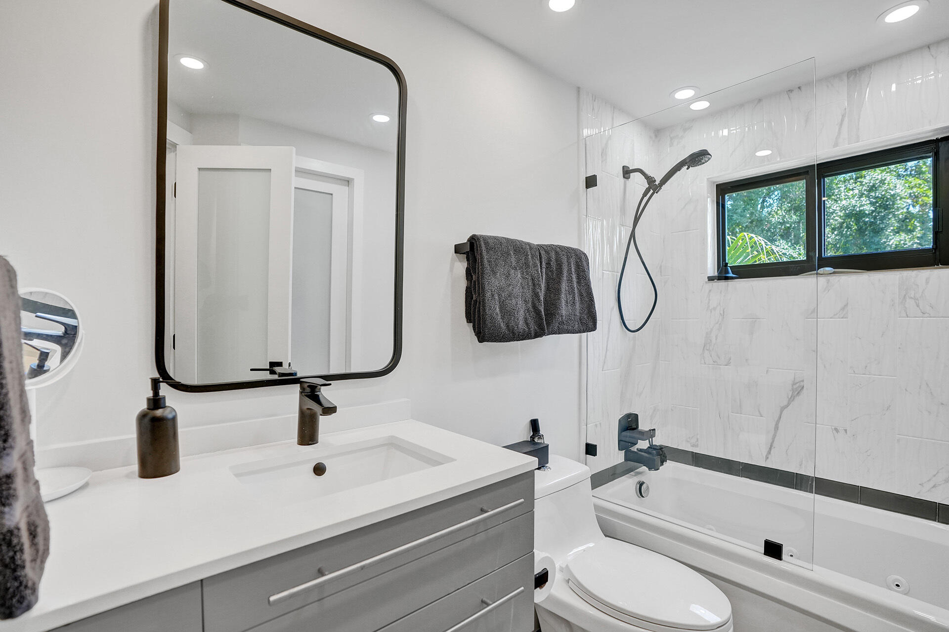 MIDDLE RIVER TOWNHOUSES - Residential Lease