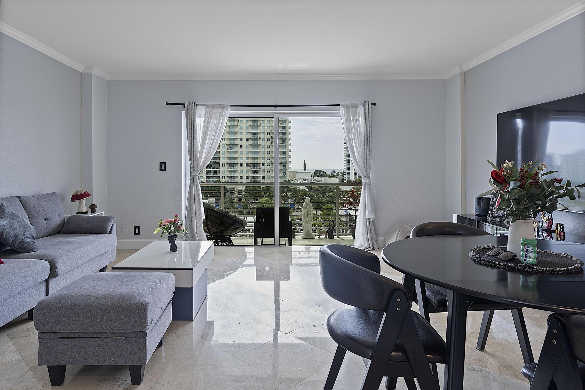 LAUDERDALE TOWER CONDO - Residential