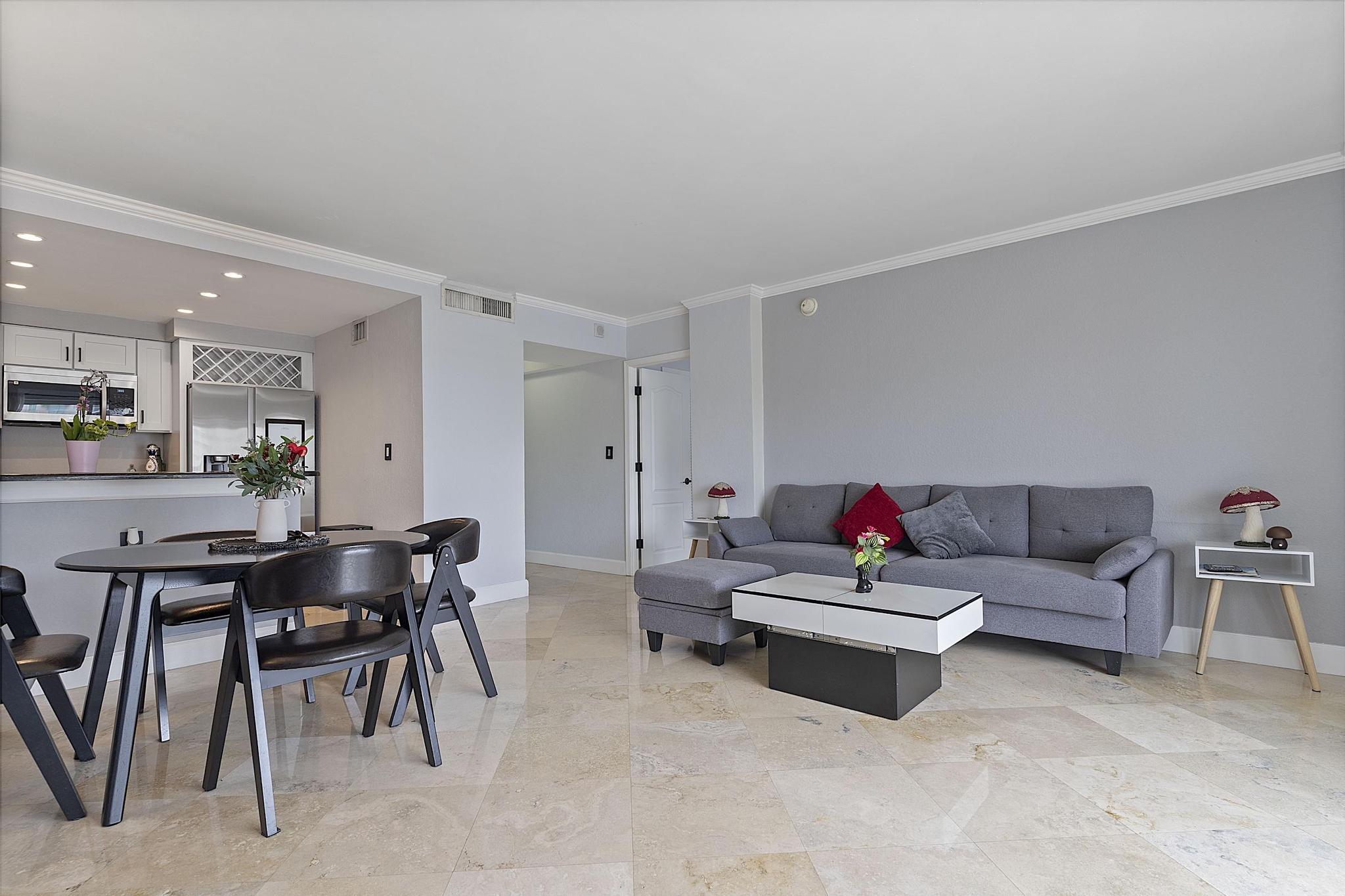 LAUDERDALE TOWER CONDO - Residential