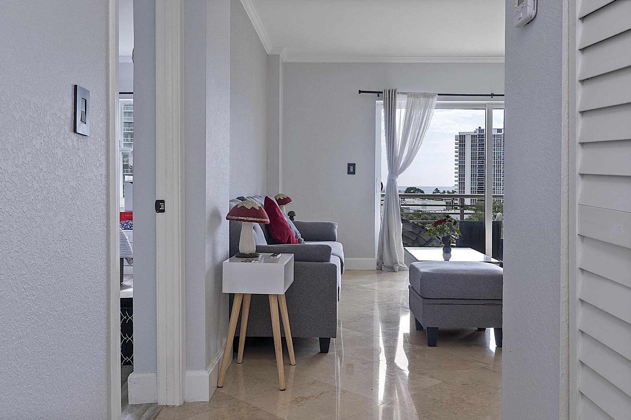 LAUDERDALE TOWER CONDO - Residential