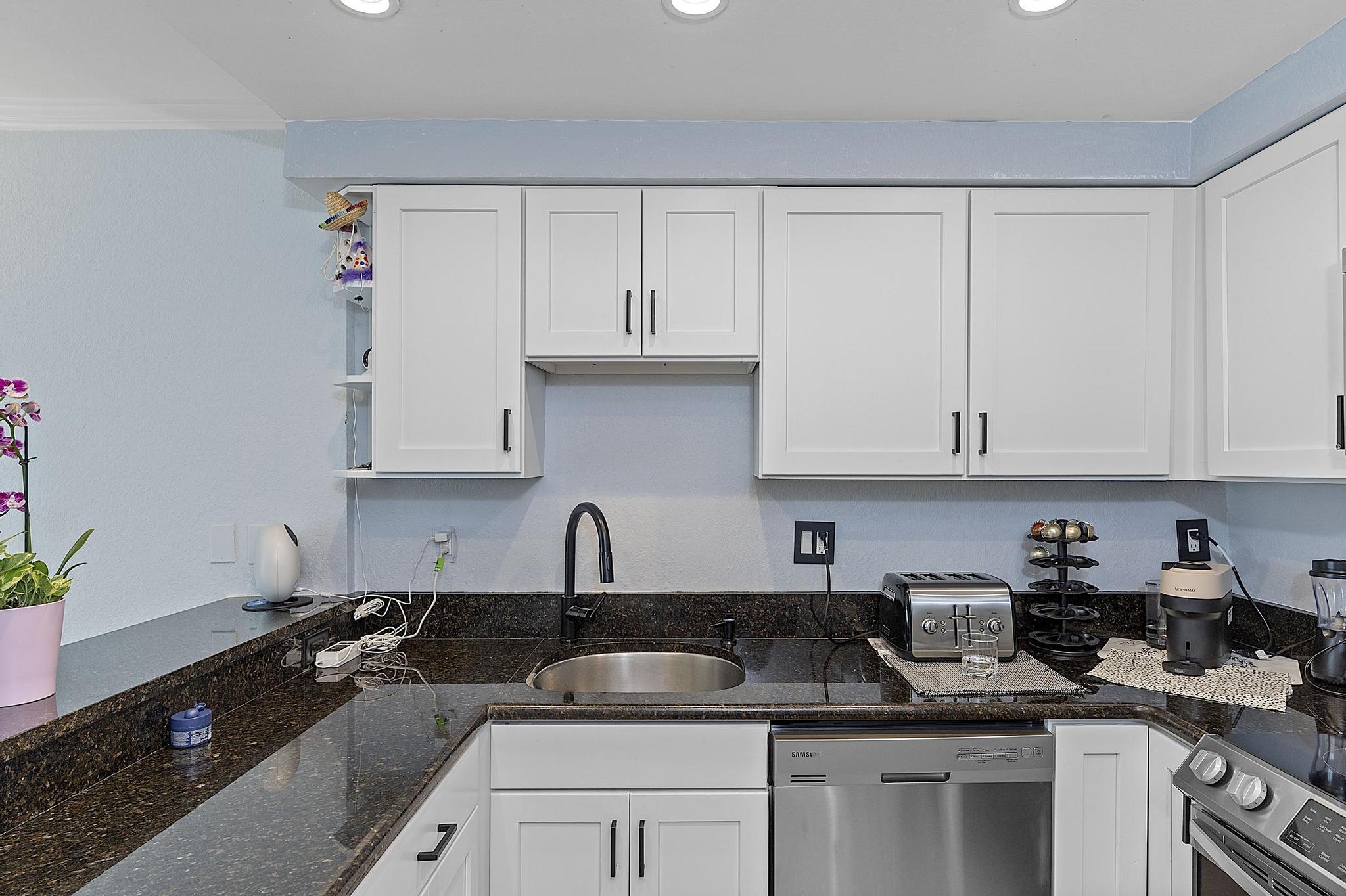 LAUDERDALE TOWER CONDO - Residential
