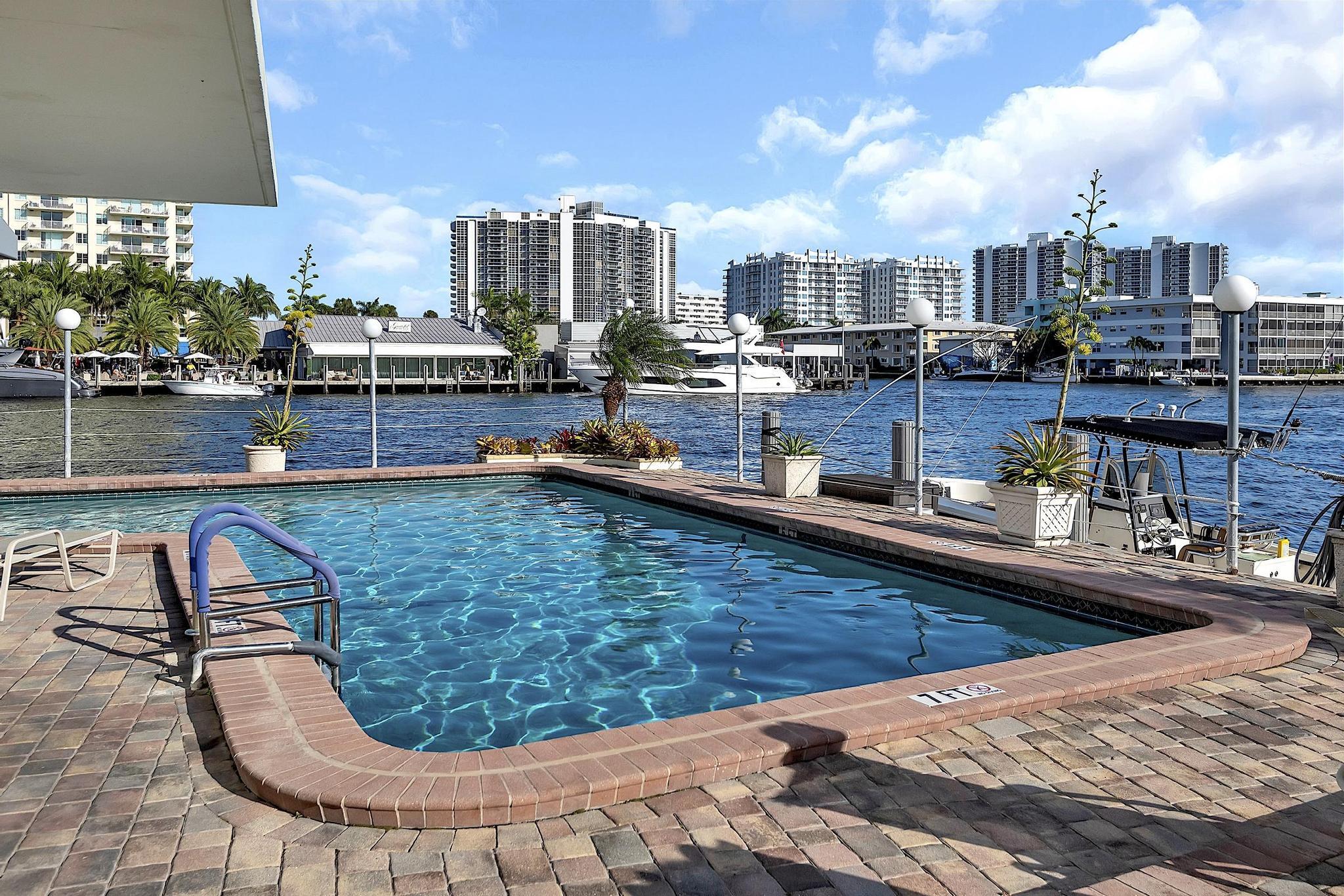 LAUDERDALE TOWER CONDO - Residential