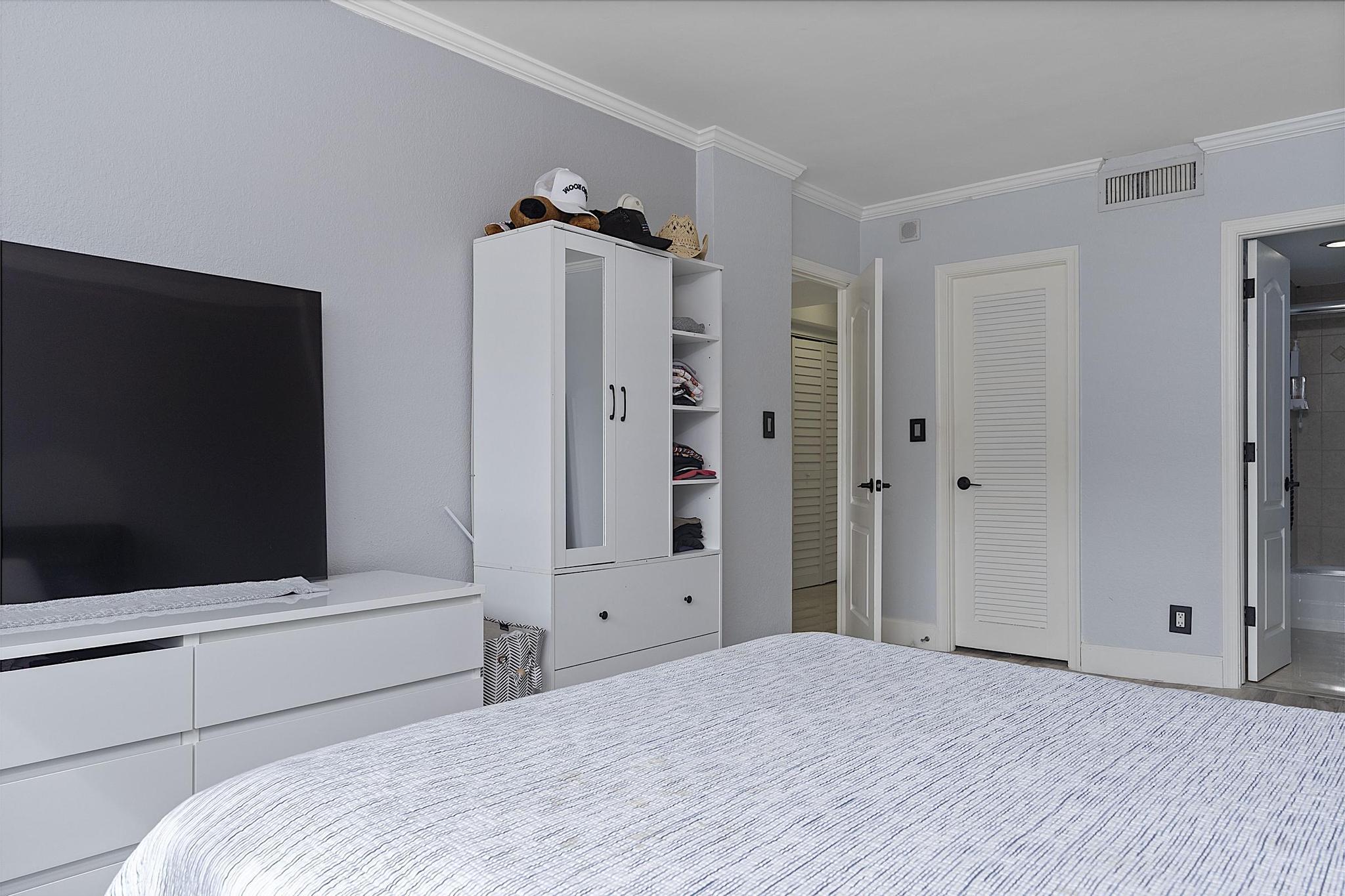 LAUDERDALE TOWER CONDO - Residential