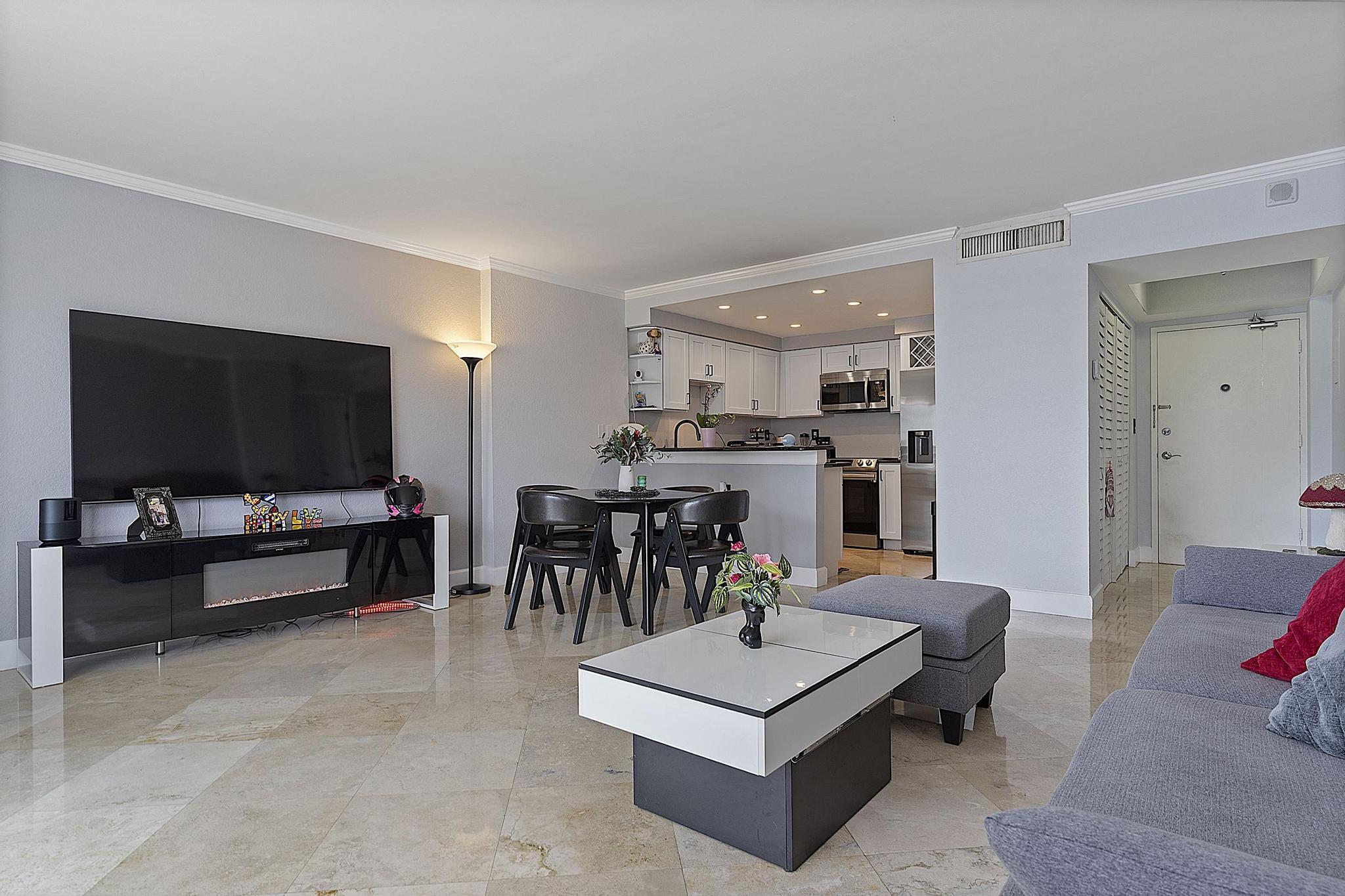 LAUDERDALE TOWER CONDO - Residential