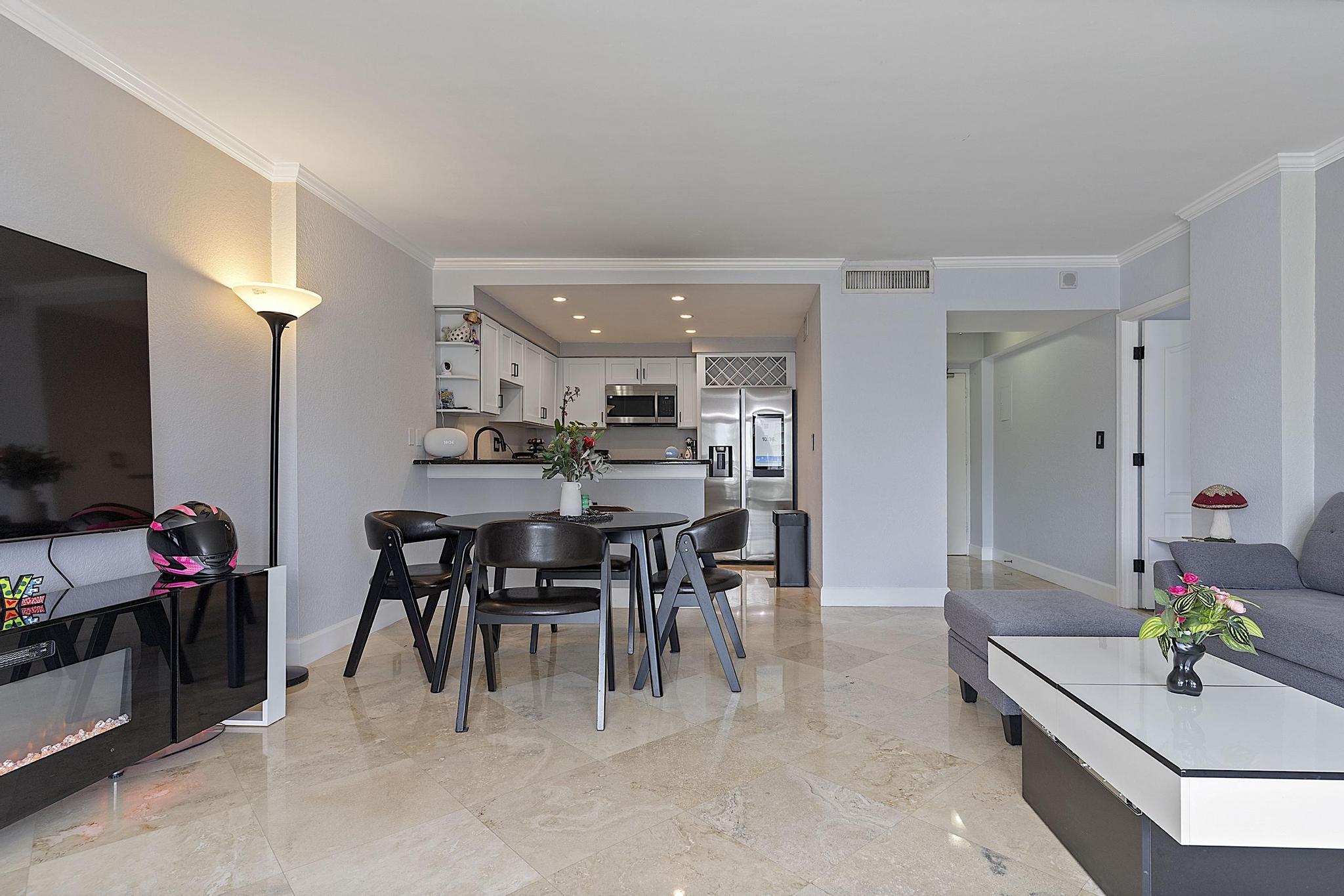 LAUDERDALE TOWER CONDO - Residential