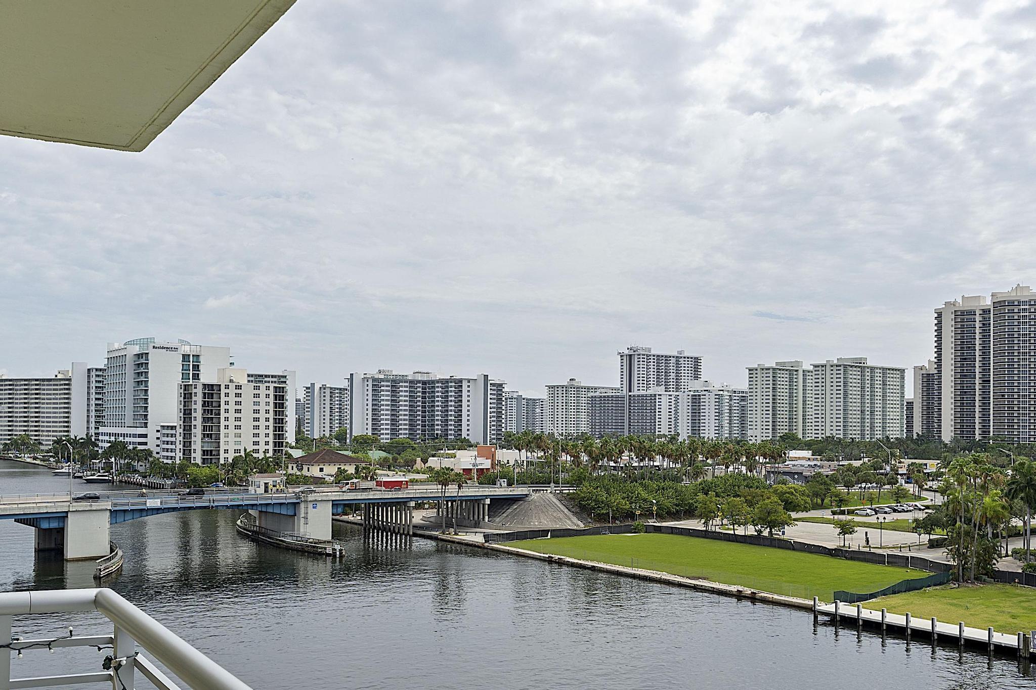 LAUDERDALE TOWER CONDO - Residential