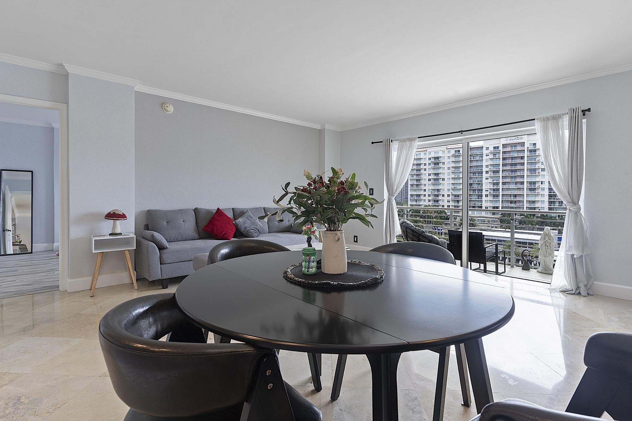 LAUDERDALE TOWER CONDO - Residential