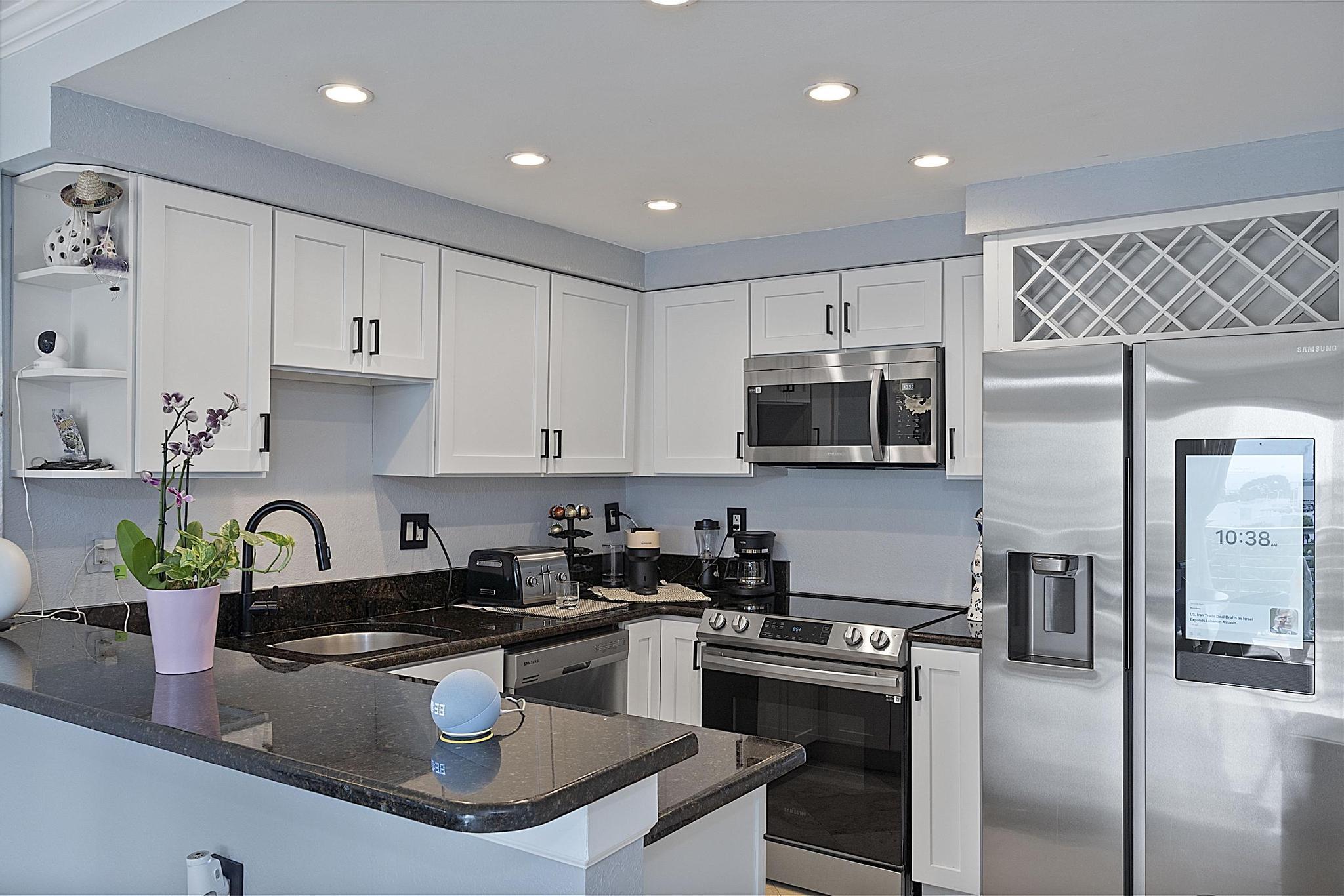 LAUDERDALE TOWER CONDO - Residential