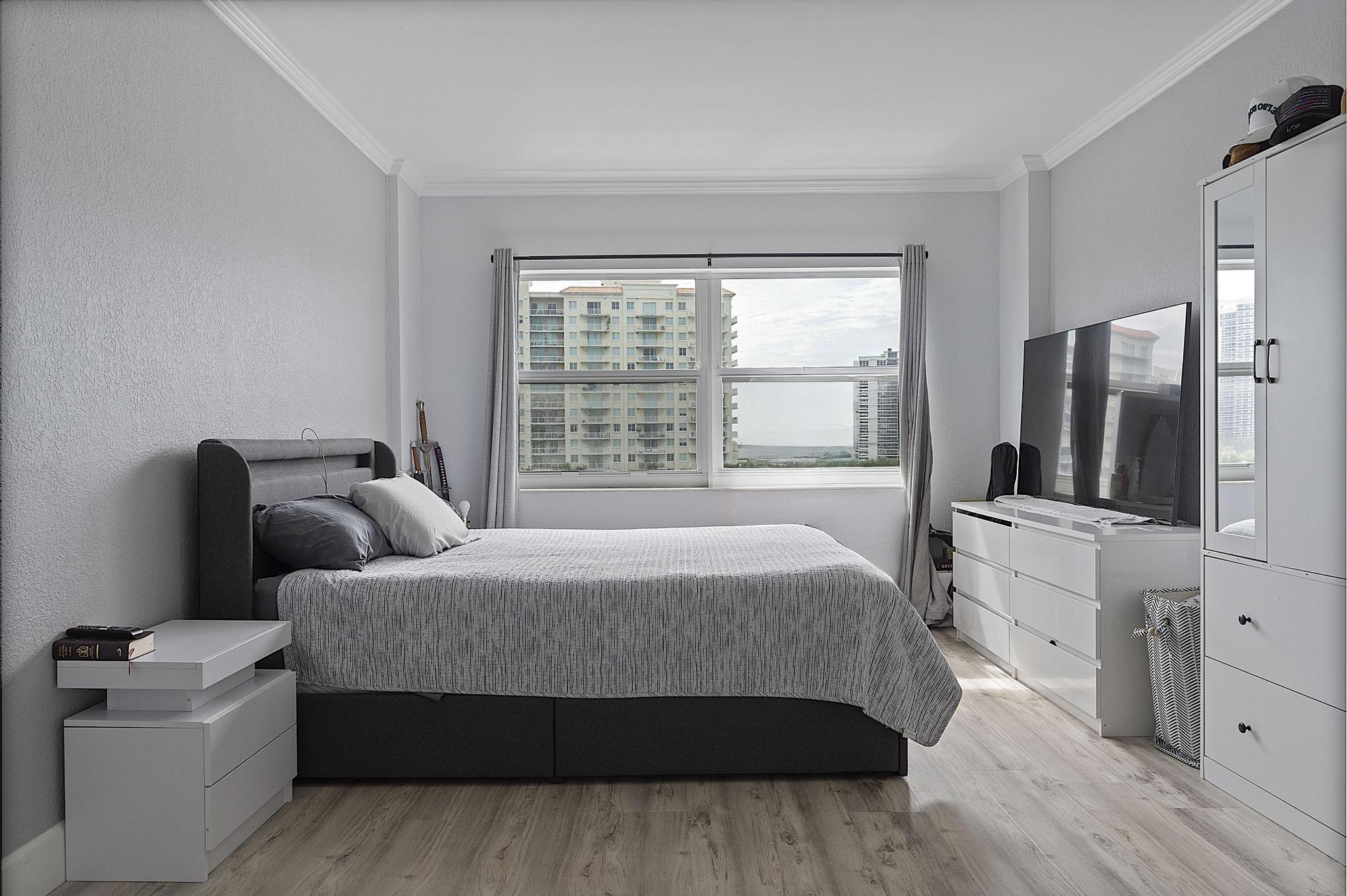 LAUDERDALE TOWER CONDO - Residential