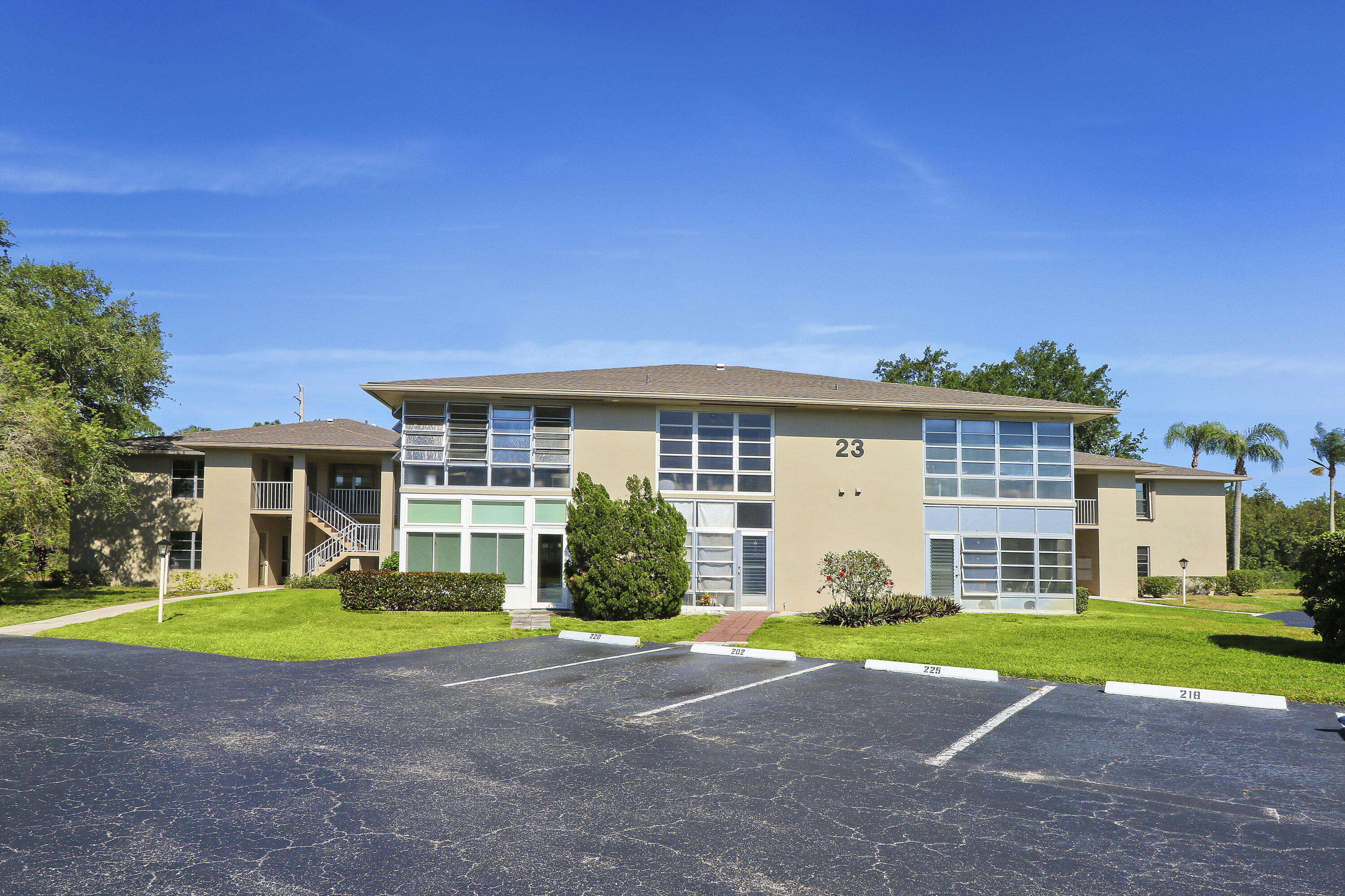 VISTA ST LUCIE BUILDINGS 9 THRU 20 - Residential