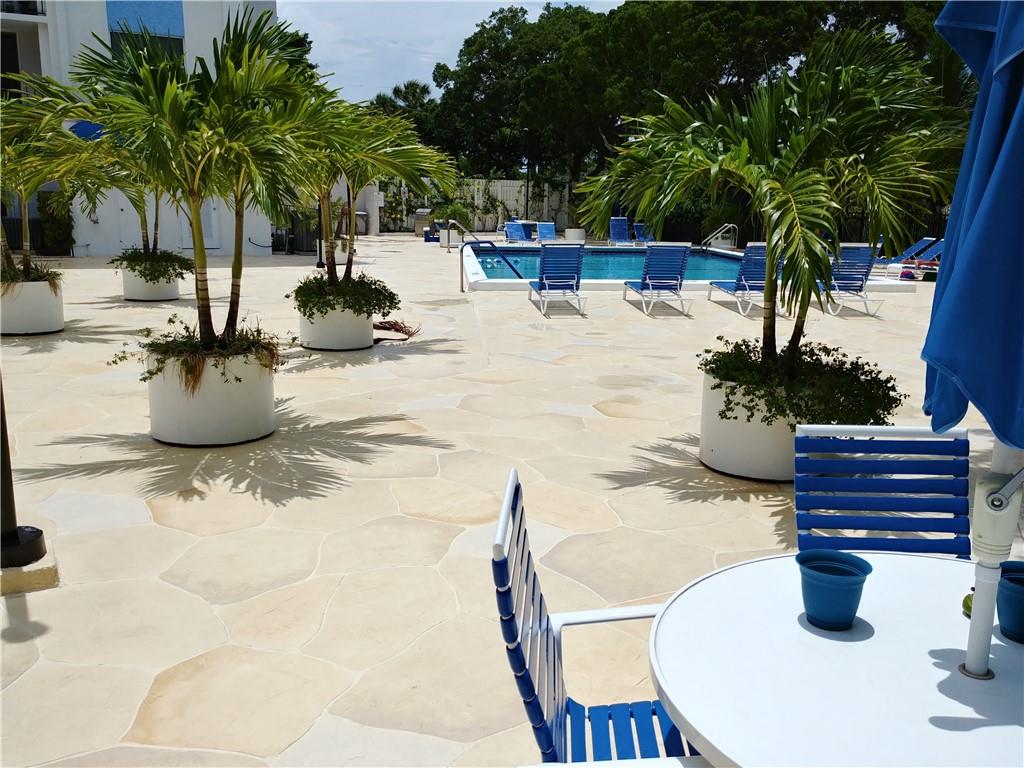 LOWEST PRICED ONE BEDROOM IN SOUGHT AFTER DRAKE TOWER! NEEDS YOUR GOLDEN TOUCH! BUT CERTAINLYLIVEABLE! HURRICANE WINDOWS AND SLIDERS! ATT-UVERSE CABLE INCLUDED IN MONTHLY AND LAUNDRYIS FREE TO USE! HEATED POOL! SECURE BIKE STORAGE! BBG! CARWASH! MANAGER ON SITE! GATED PARKING! NEW LOBBY AND SOCIAL ROOM! CONVENIENT TO 95, AIRPORT, SEAPORT,LAS OLAS,"THE DRIVE" ONE DOGPERMITTED!
