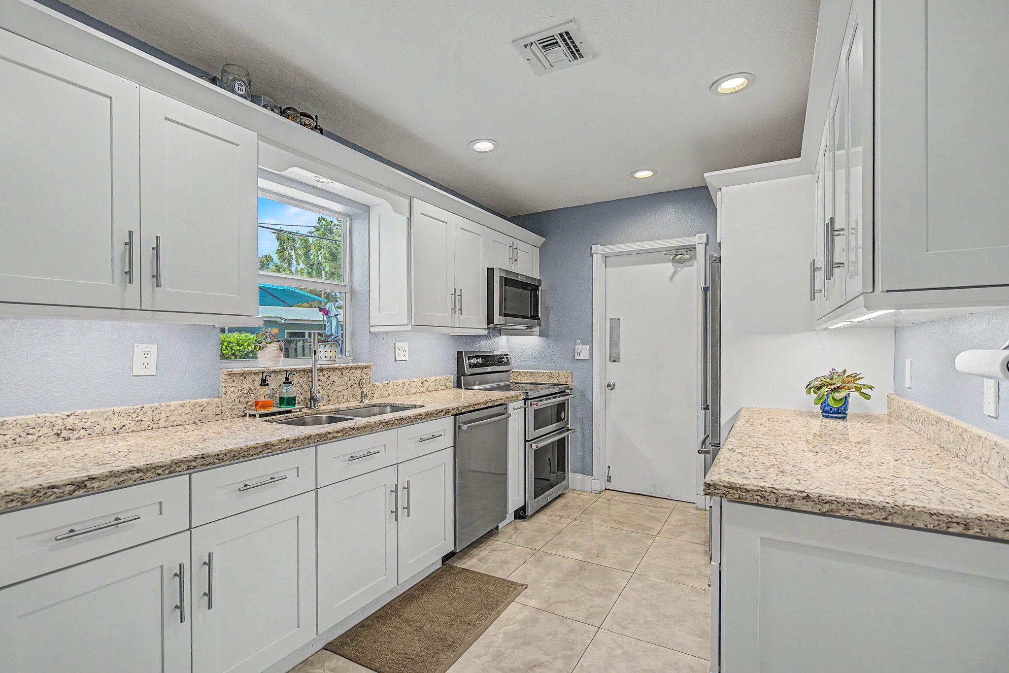 RIVERLANE HOMESITES 1ST ADD - Residential