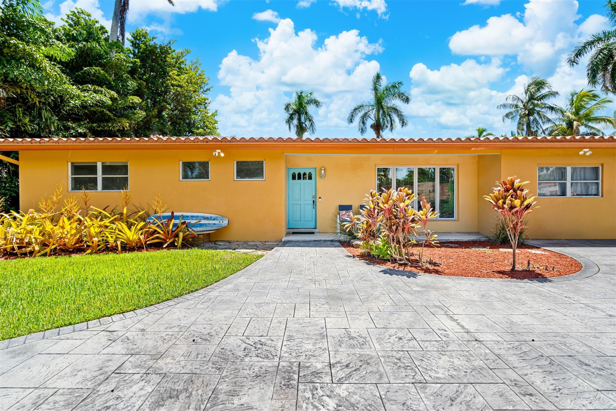 HOLLYWOOD LAKES SECTION - Residential