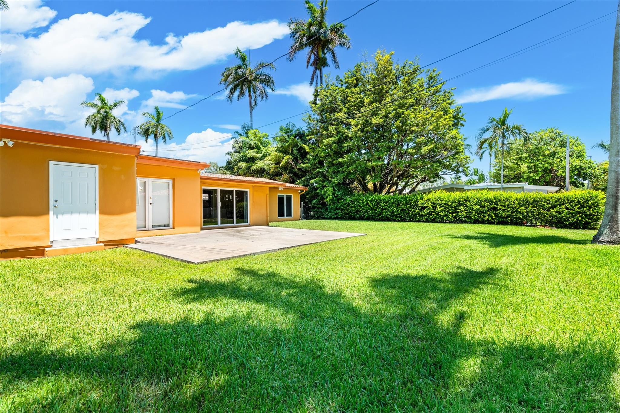 HOLLYWOOD LAKES SECTION - Residential