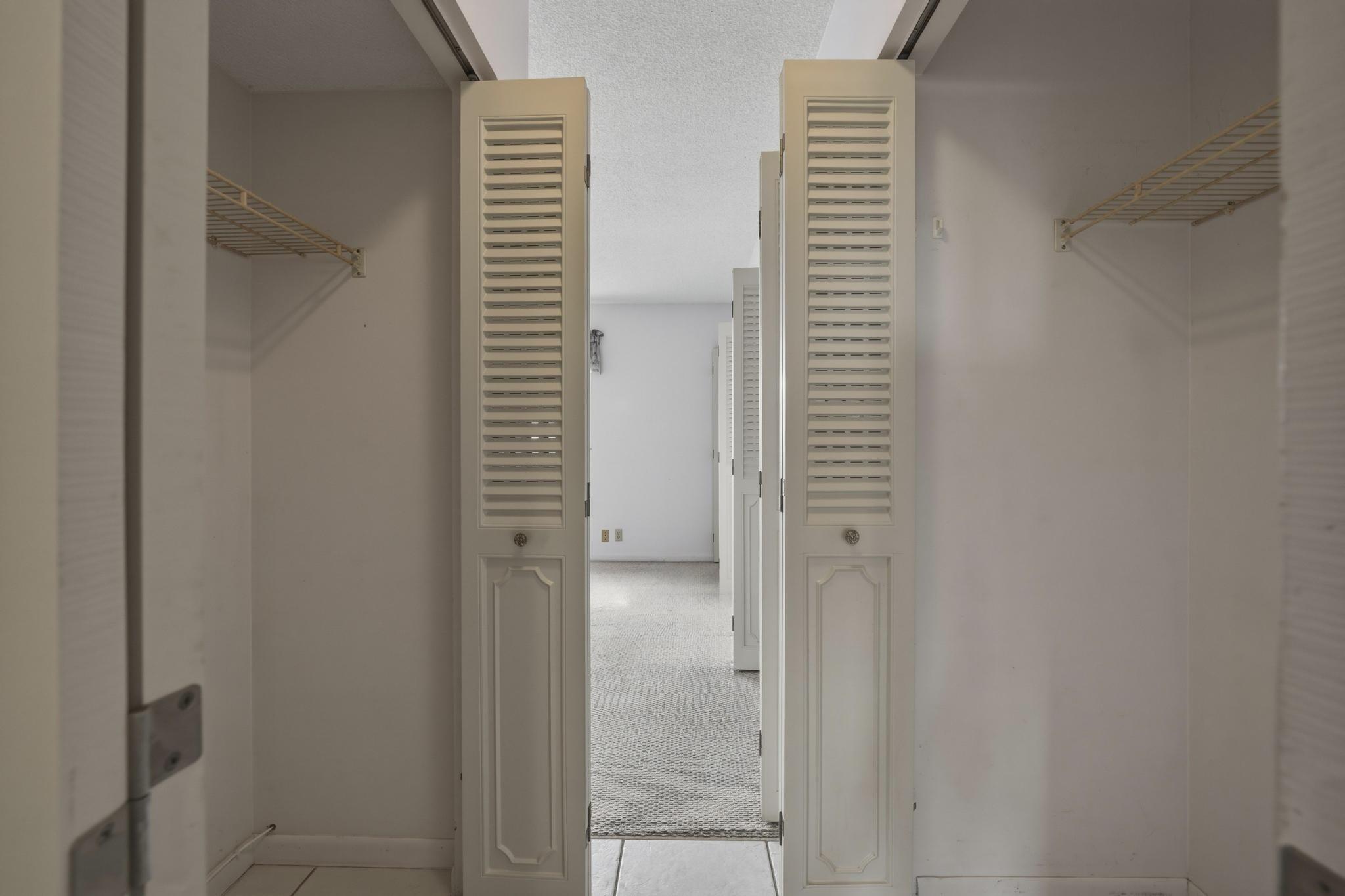 MEADOWBROOK LAKES CONDO - Residential