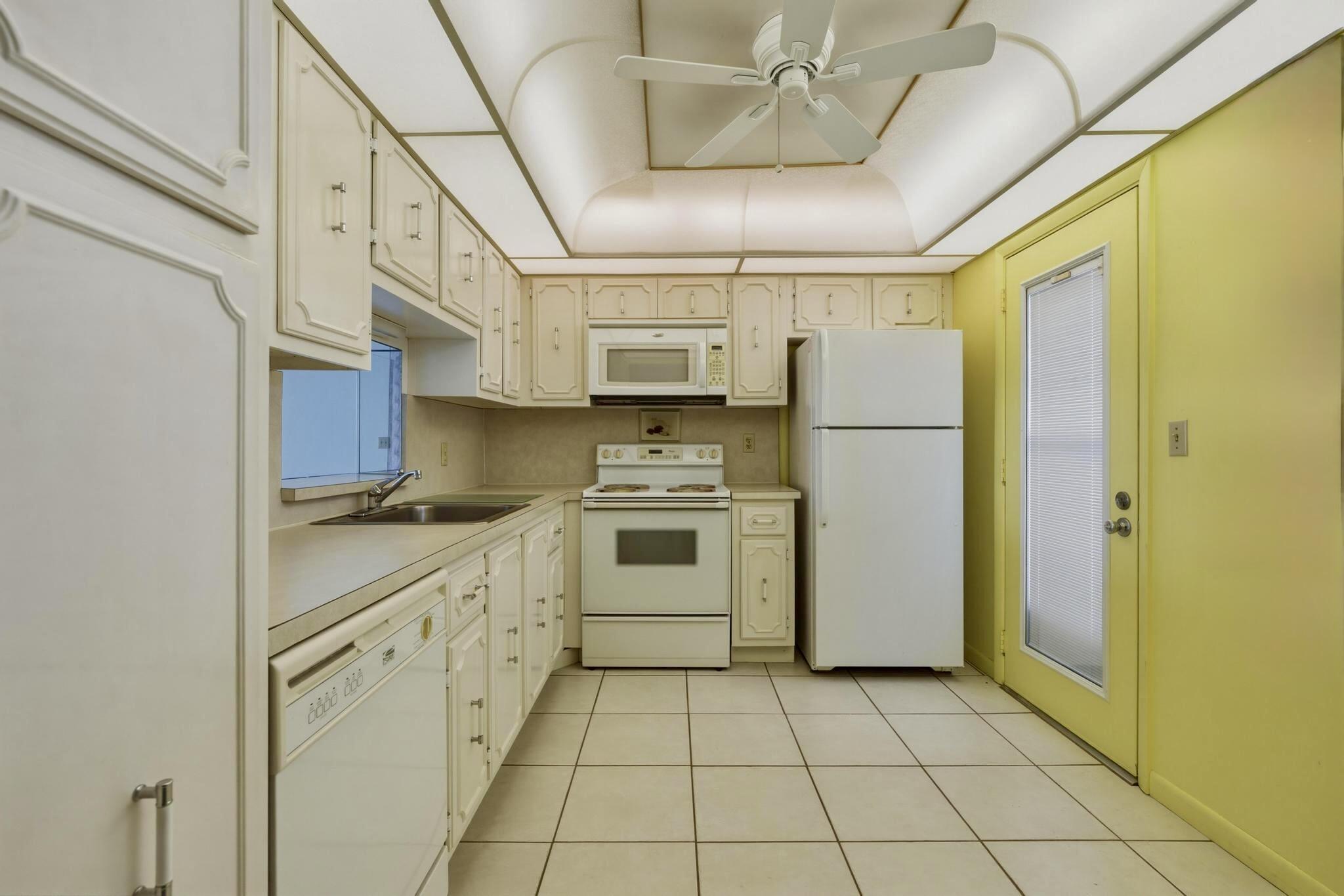 MEADOWBROOK LAKES CONDO - Residential