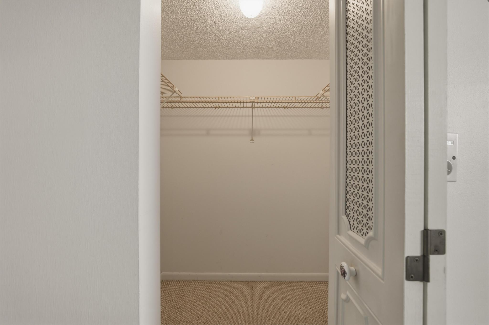 MEADOWBROOK LAKES CONDO - Residential