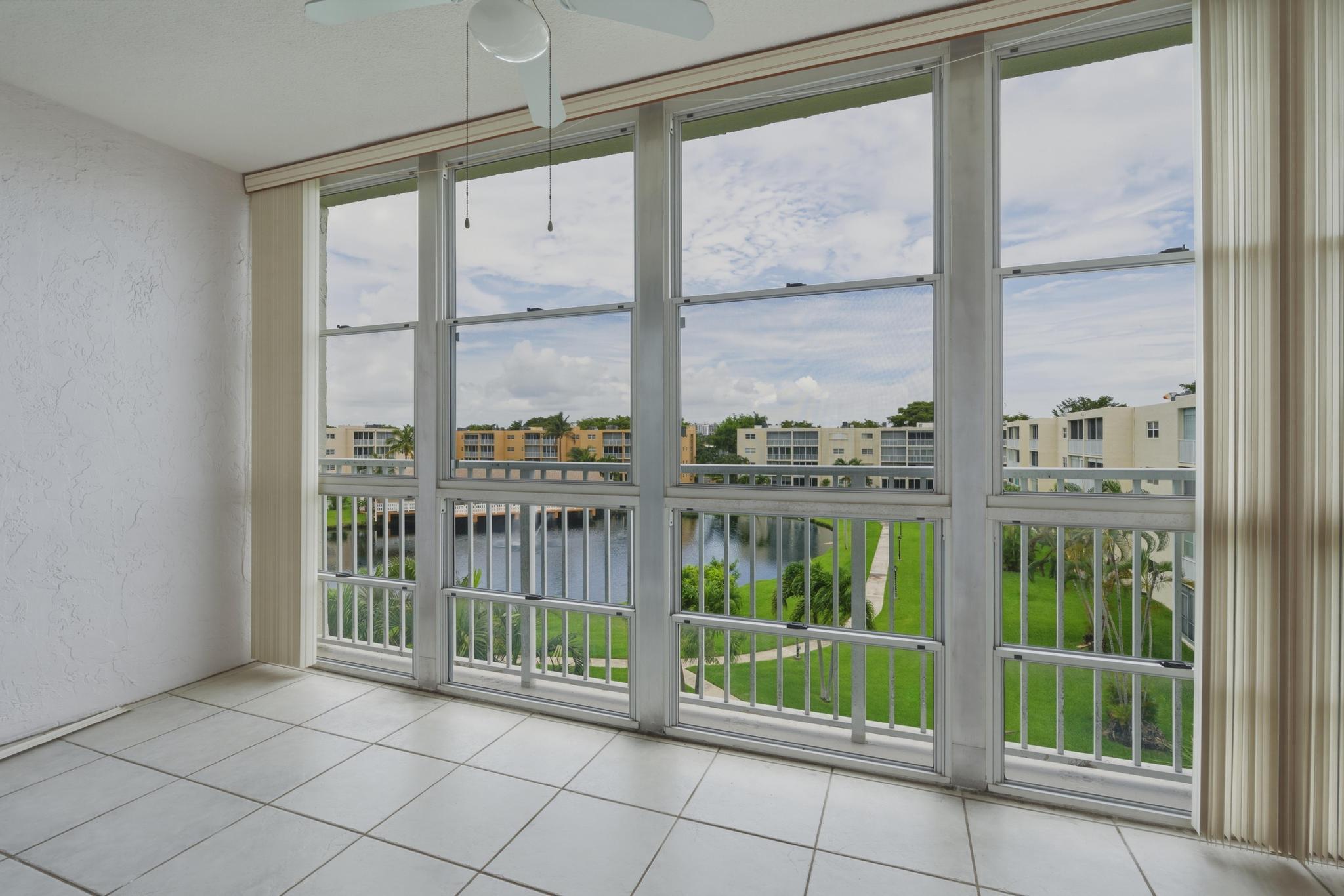 MEADOWBROOK LAKES CONDO - Residential