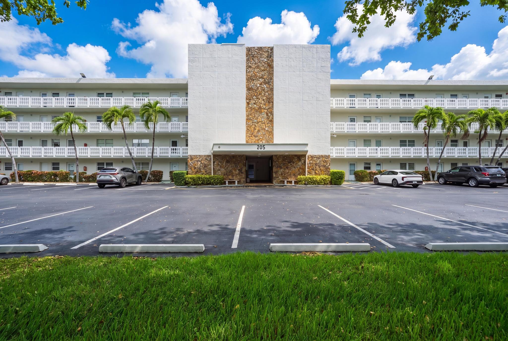 MEADOWBROOK LAKES CONDO - Residential