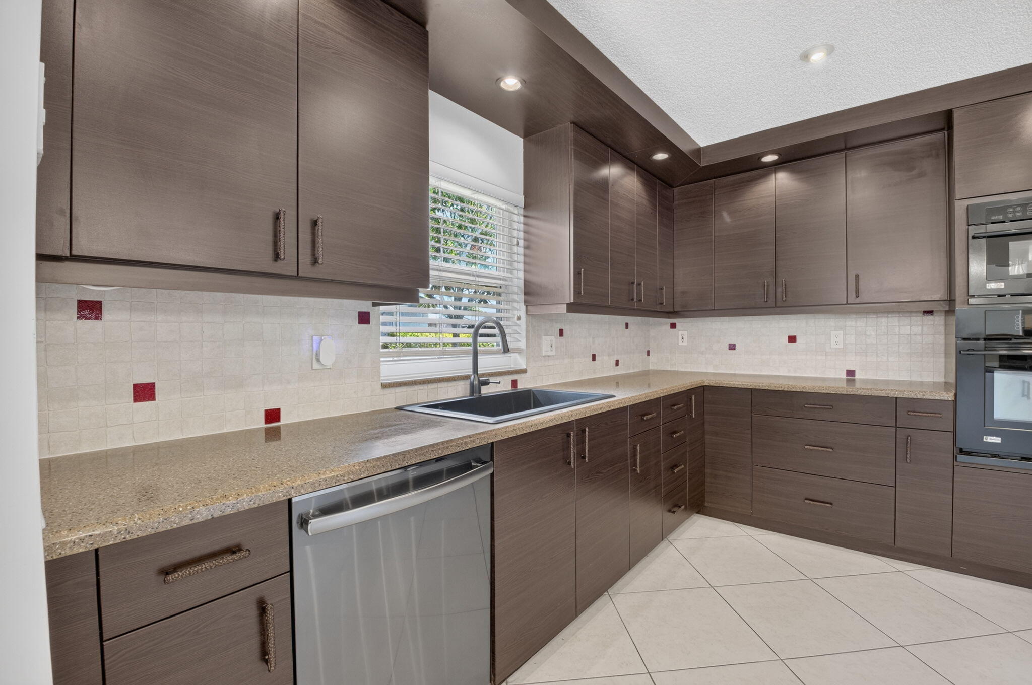 DELRAY VILLAS 5 - Residential