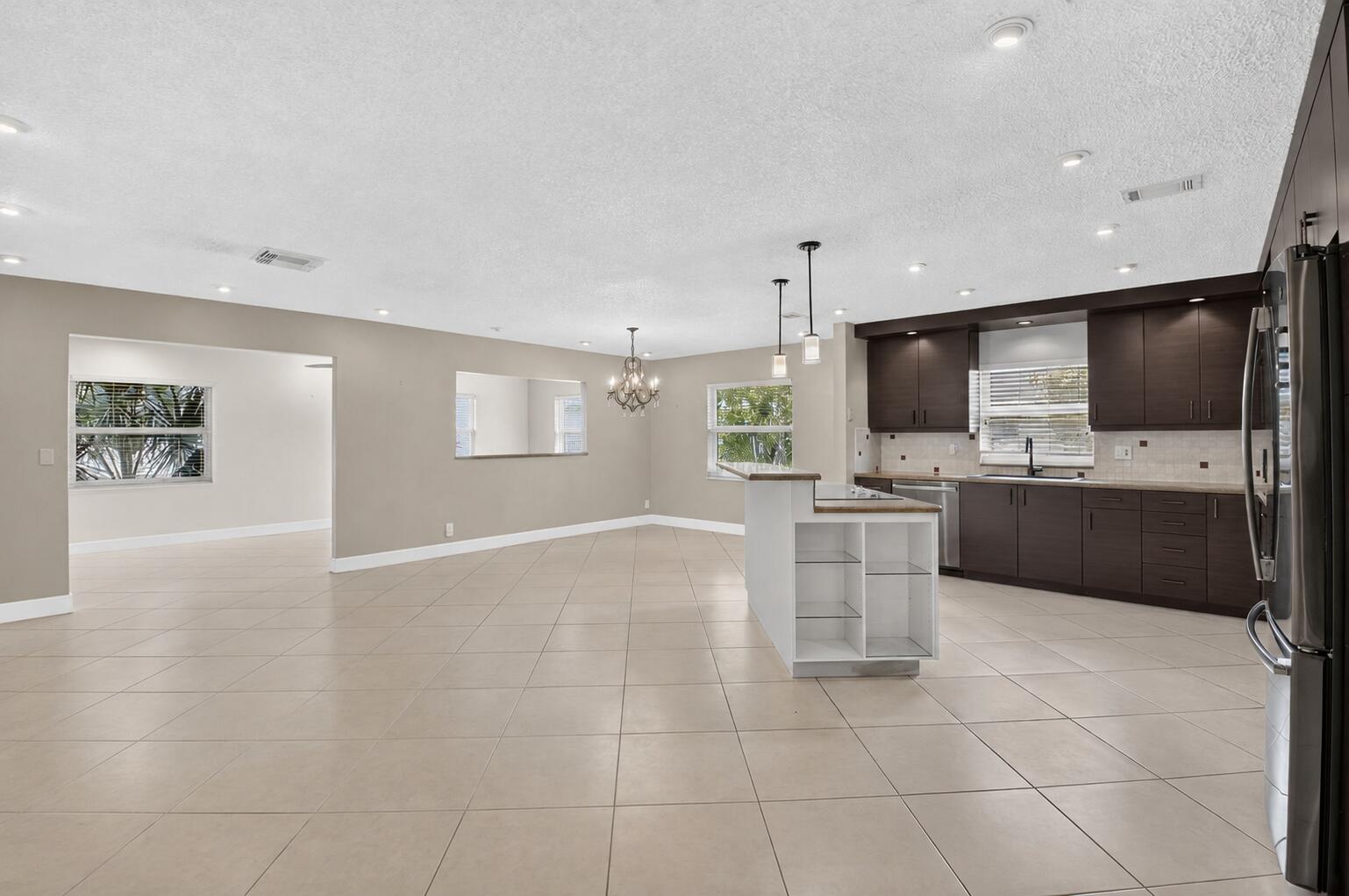 DELRAY VILLAS 5 - Residential