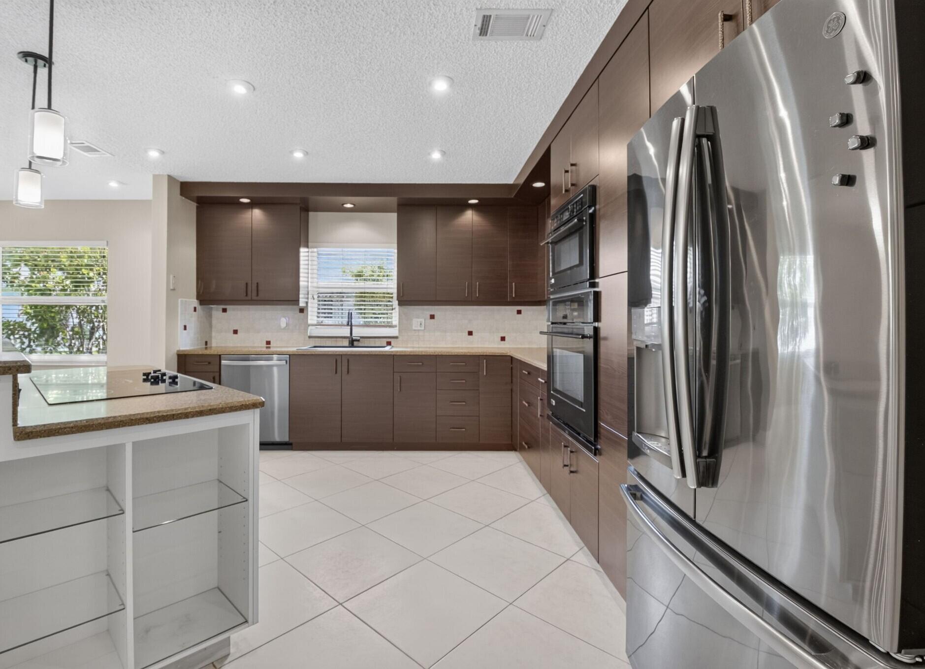 DELRAY VILLAS 5 - Residential