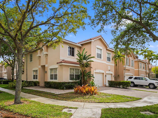 THIS BEAUTIFUL TOWNHOUSE IS CENTRALLY LOCATED WITH ACCESS TO EVERYTHING. SHOPPING CENTERS, HIGHWAYS, AND HOSPITALS. GATED COMMUNITY  WITH PEACE OF MIND LIVING. COME  AND ENJOY THIS AREA....$5,000 SELLER'S CONTRIBUTION TOWARDS THE BUYER'S CLOSING COSTS WITH A SOLID OFFER.. MOTIVATED SELLER!! THIS IS BIG ENOUGH FOR A BIG FAMILY OR A SMALL ONE. IF YOU ARE SINGLE, WELL, EVEN BETTER  FOR YOUR PEACE OF MIND AFTER A LONG DAY  FROM WORK.