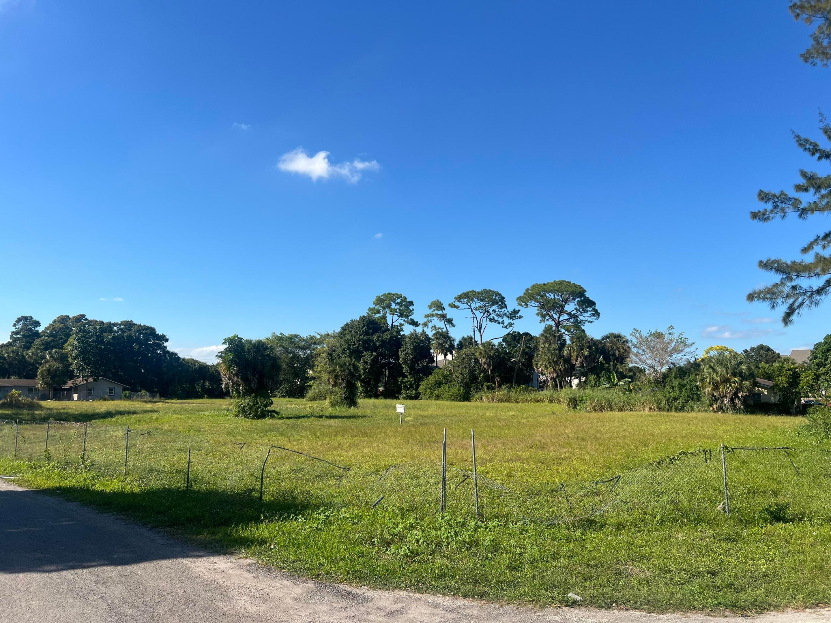 Pineridge Gardens - Land