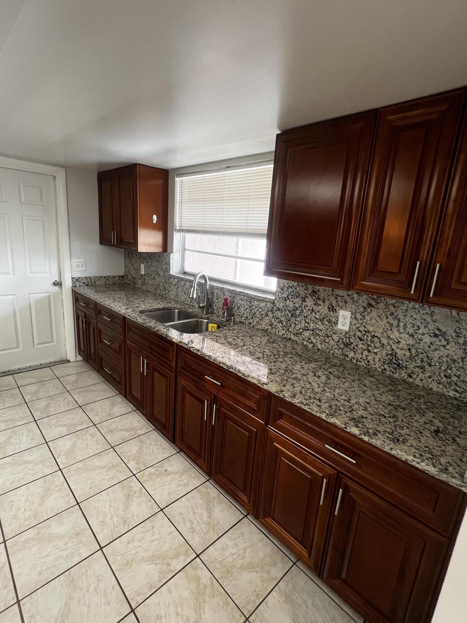 PORT ST LUCIE SECTION 2 - Residential Lease