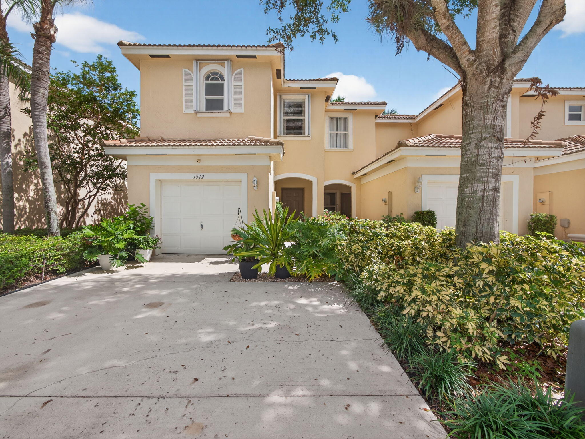 TOWNE PLACE - Residential Lease