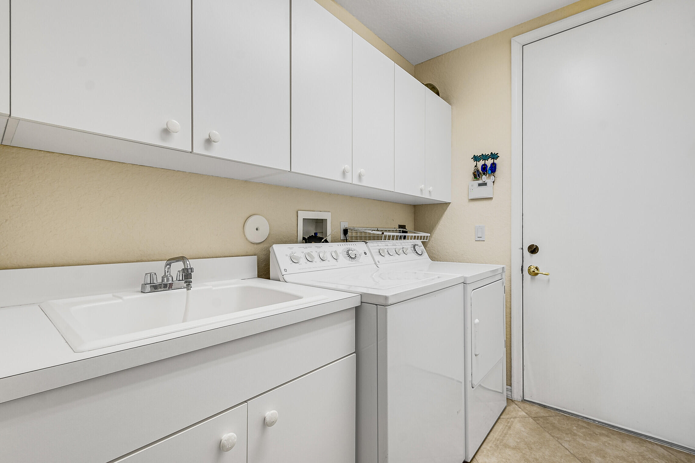 ISLES AT WELLINGTON PL 2 - Residential Lease