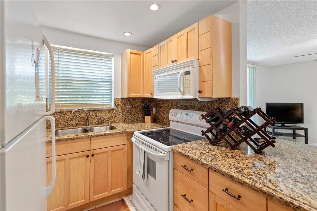 Boca Linda Condo - Residential