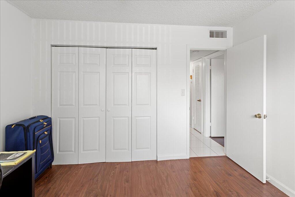 Boca Linda Condo - Residential