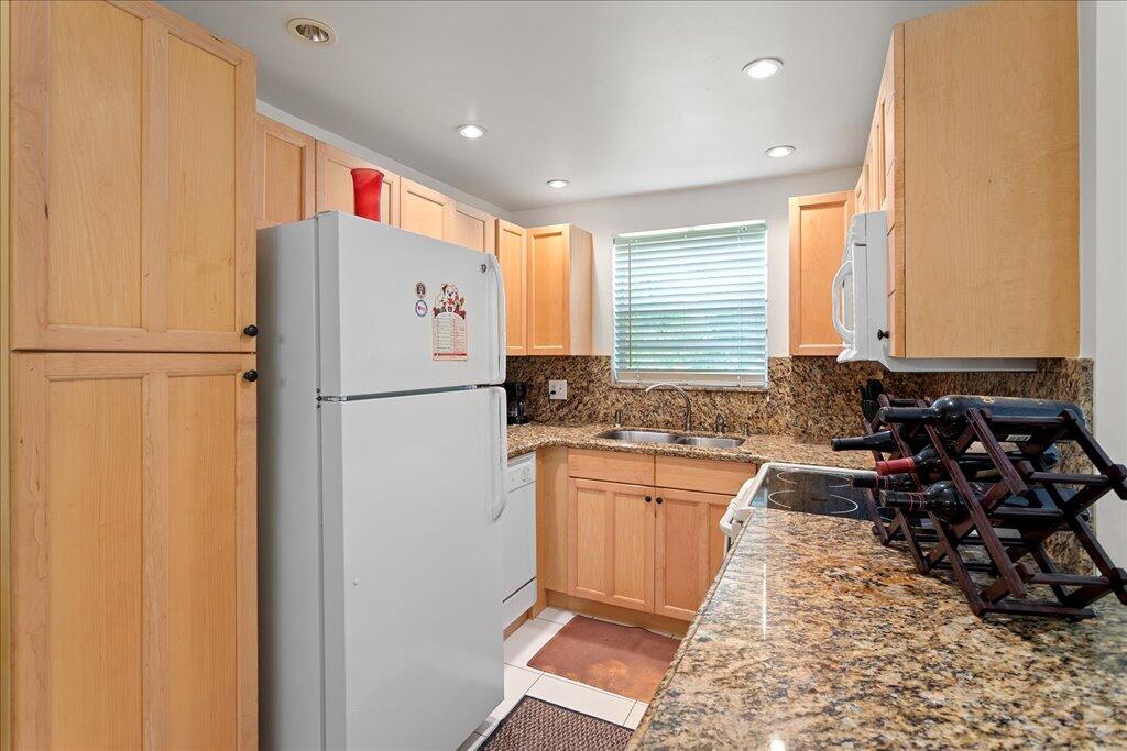 Boca Linda Condo - Residential