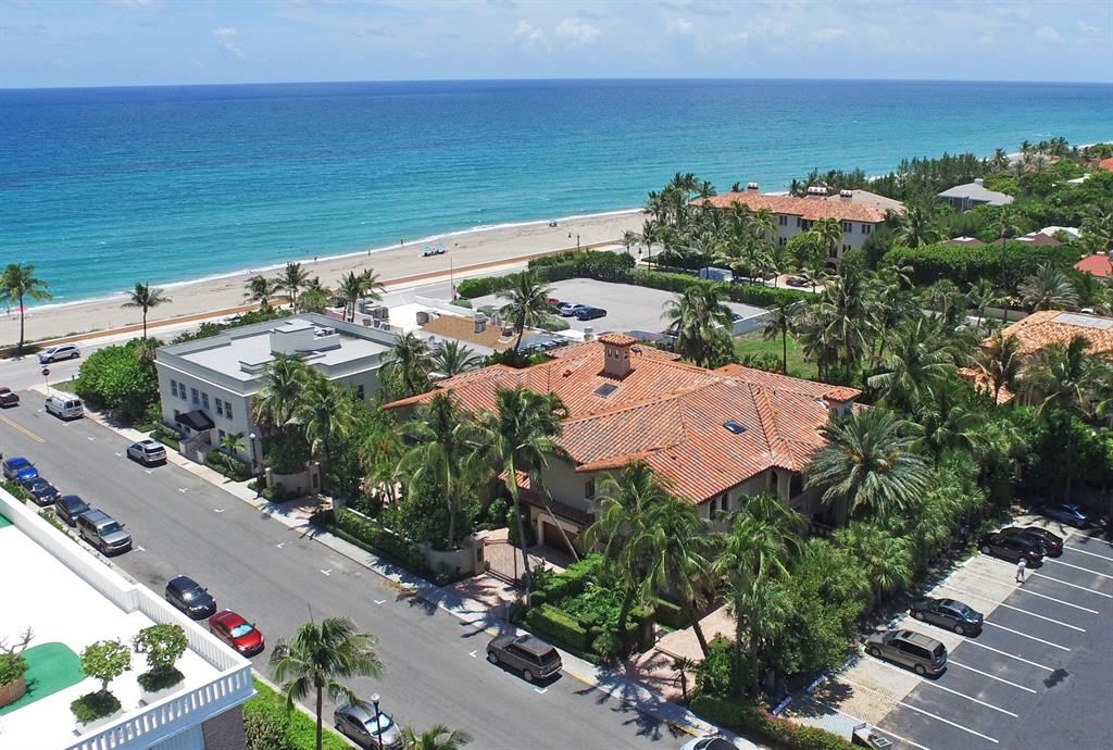 Beautiful 5BR/6.1BA in-town townhouse just steps from the beach and Worth Avenue. No detail overlooked. Top of the line appliances, sound system throughout, air conditioned 2 car garage, private pool with lush landscaping and outside kitchen. Roof top balcony with views of the ocean (also ocean views from the master bedroom balcony).