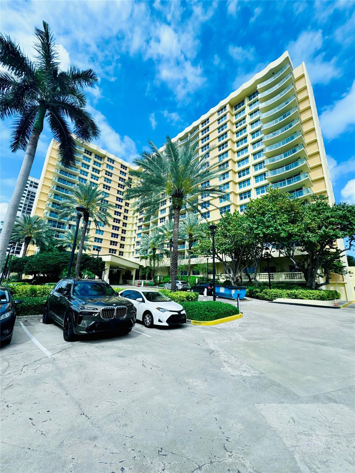 BREATHTAKING LARGE STUDIO OCEAN & INTRACOASTAL VIEWS. LARGE BALCONY. 2 FULL SIZE MURPHY BEDS. OPEN KITCHEN WITH GRANITE COUNTERTOP, WASHER & DRYER COMBO INSIDE UNIT. RESORT LIKE LIVING. BIG HEATED SWIMMNG POOL, LARGE STATE OF THE ART GYM, ONSITE CAFE, BILLIARD, EXERCISE & LOUNGE ROOM, BUSINESS CENTER, CONVENIENCE STORE. CENTRALY LOCATED. CLOSE TO HWYS, AIRPORTS, AVENTURA MALL, GULFSTREAM, FAMOUS HOLLYWOOD BOARDWALK & MORE. DON'T MISS OUT......