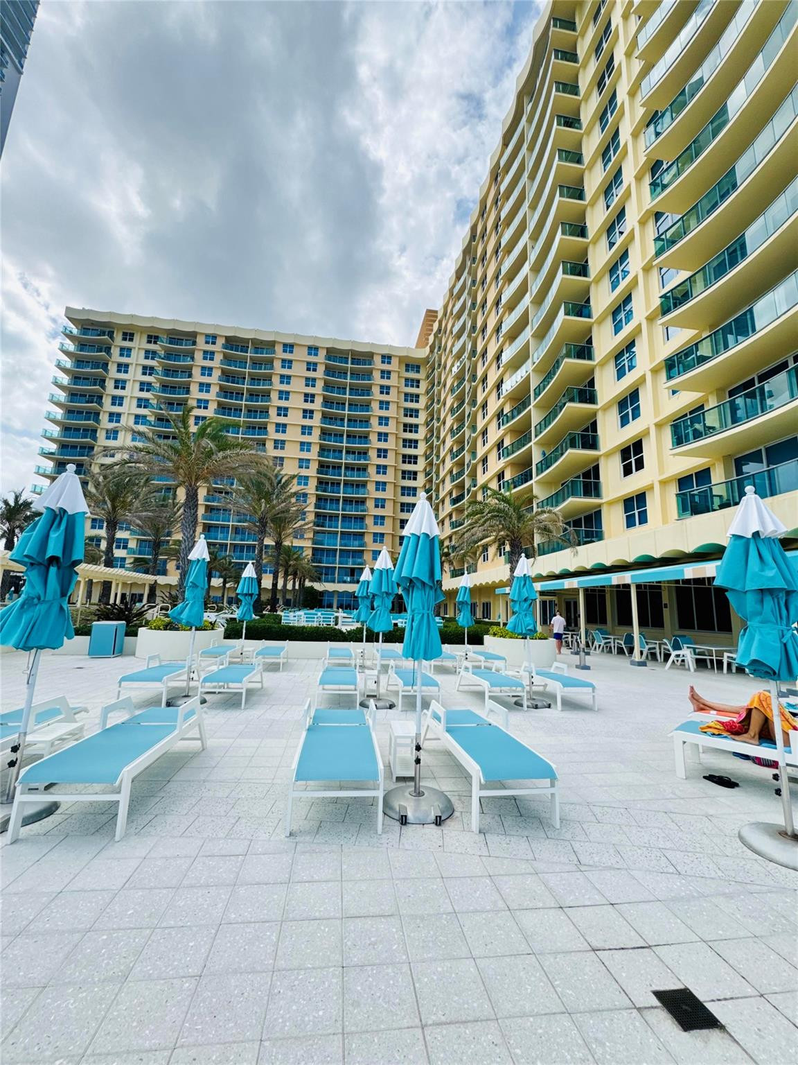 THE WAVE CONDO - Residential Lease