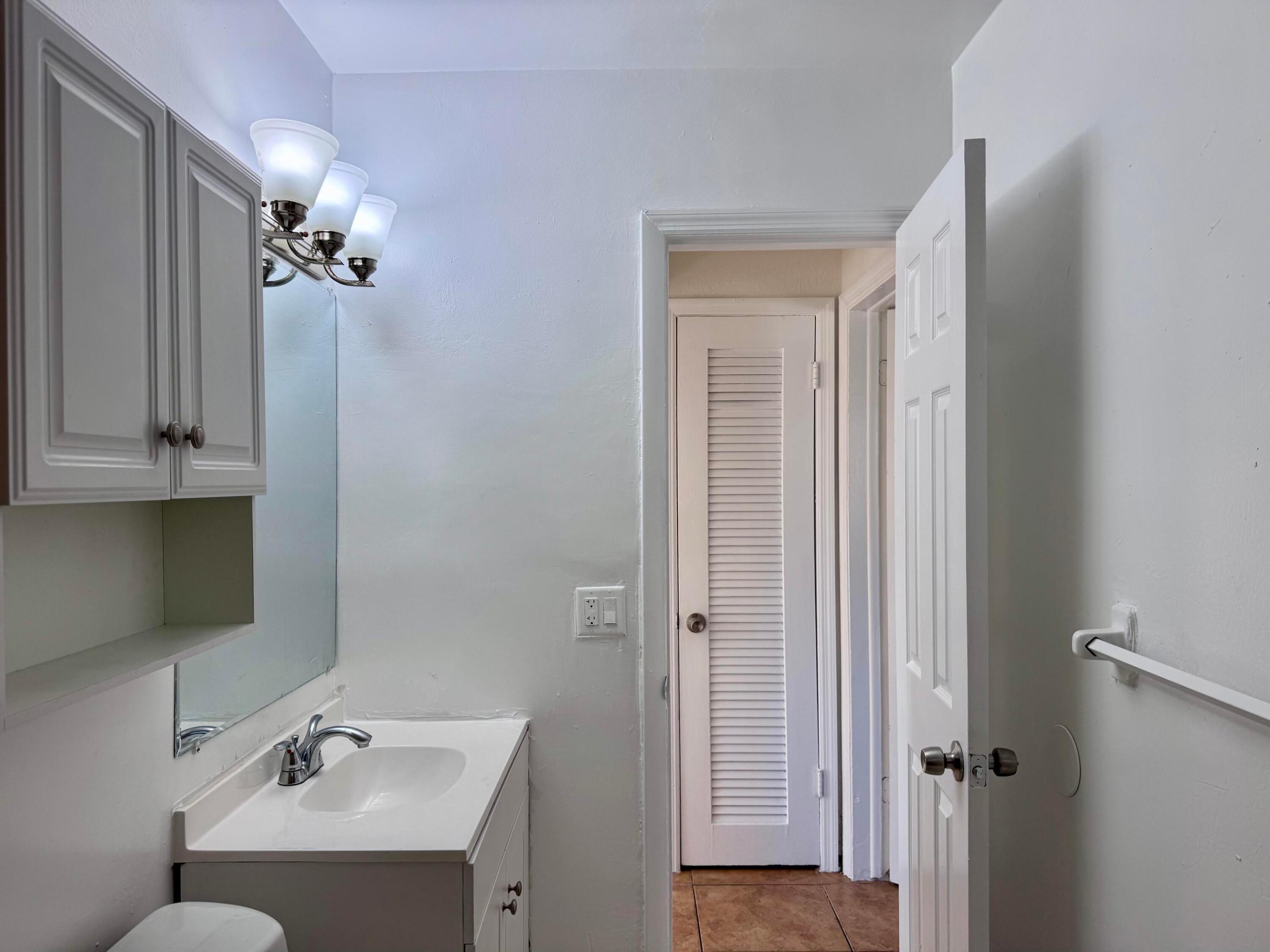CRESTHAVEN NO 11 - Residential Lease