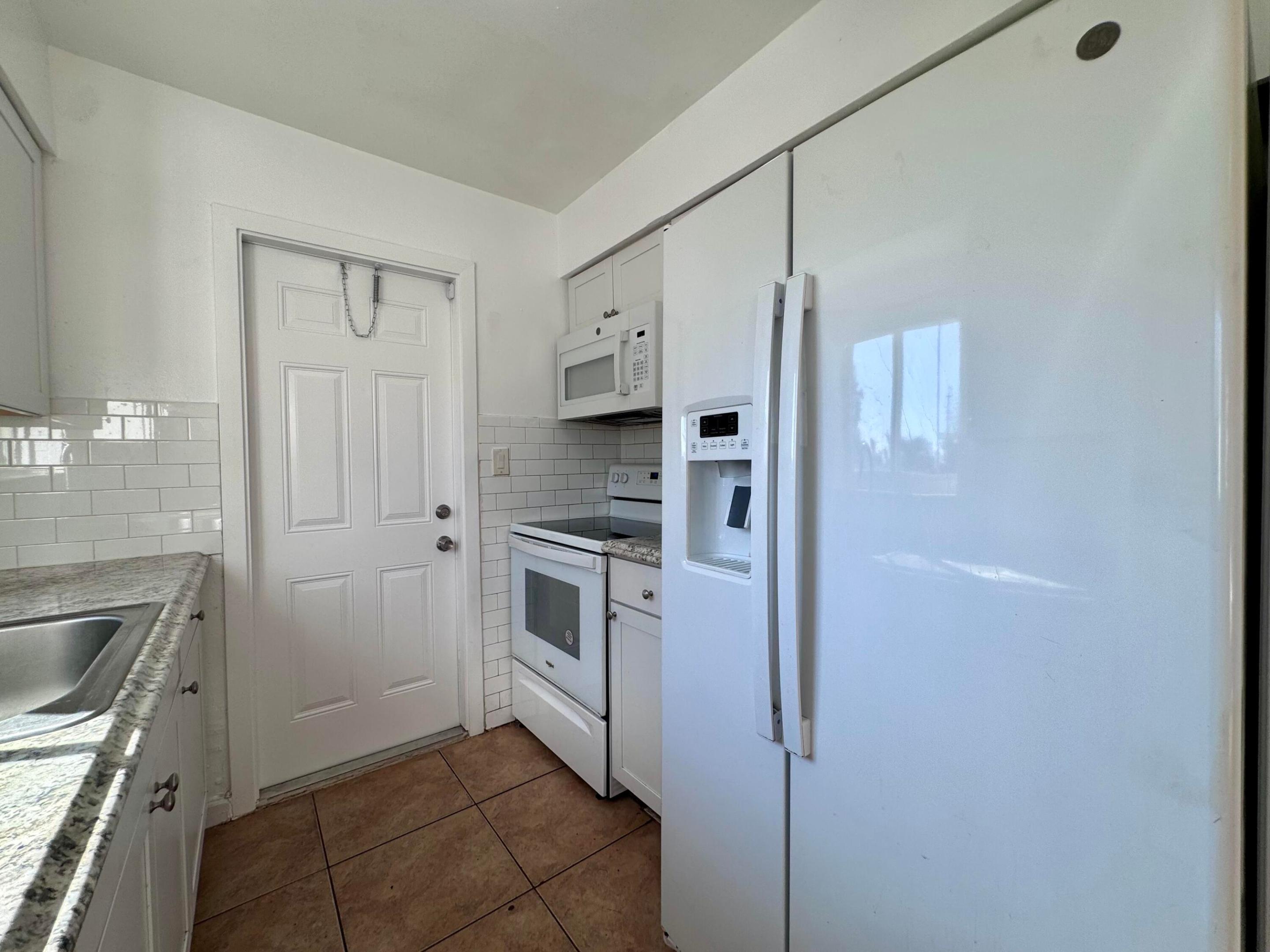 CRESTHAVEN NO 11 - Residential Lease