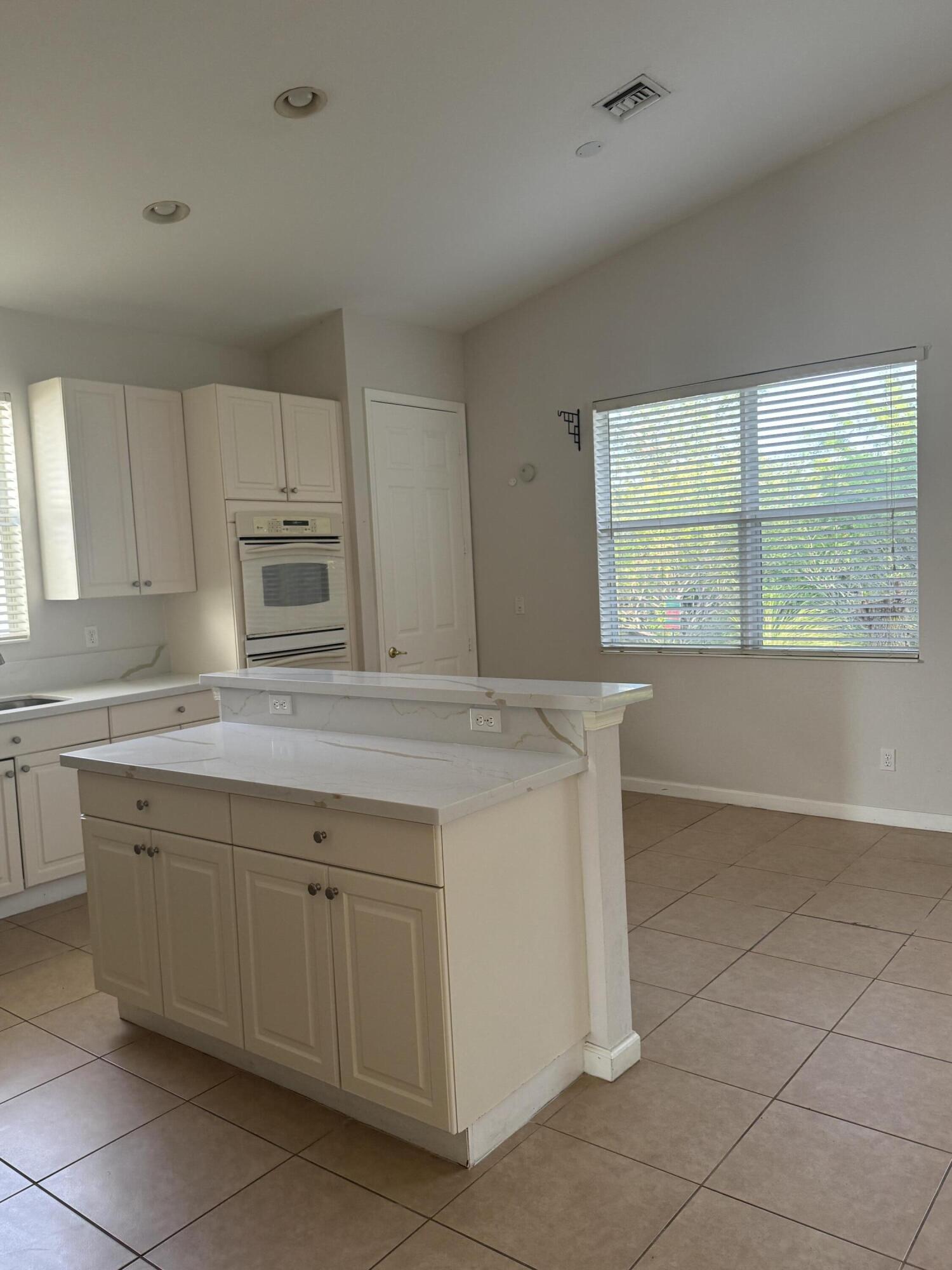SECOND REPLAT OF PORTOFINO ISLES - Residential Lease