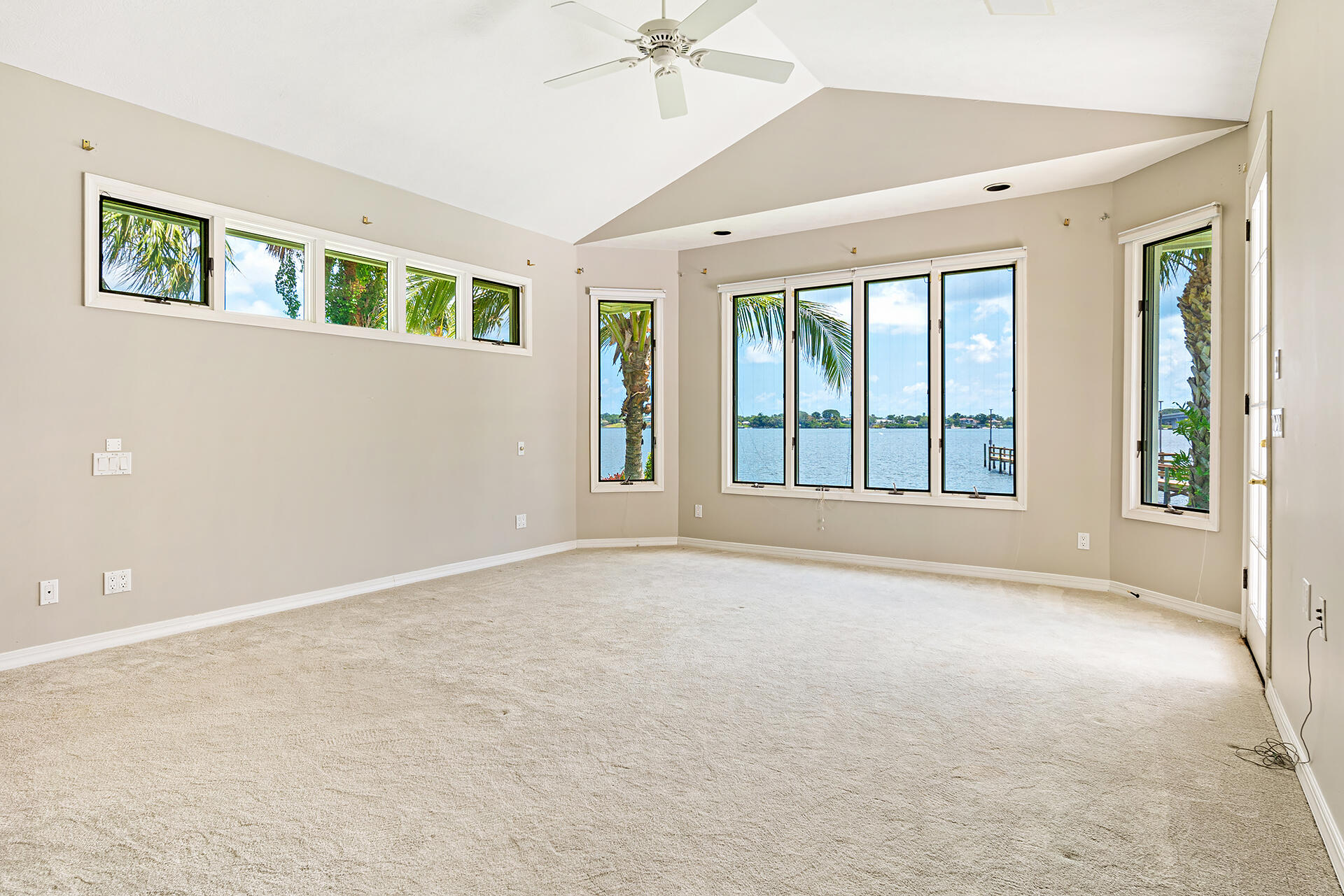 Snug Harbor S F Cond - Residential