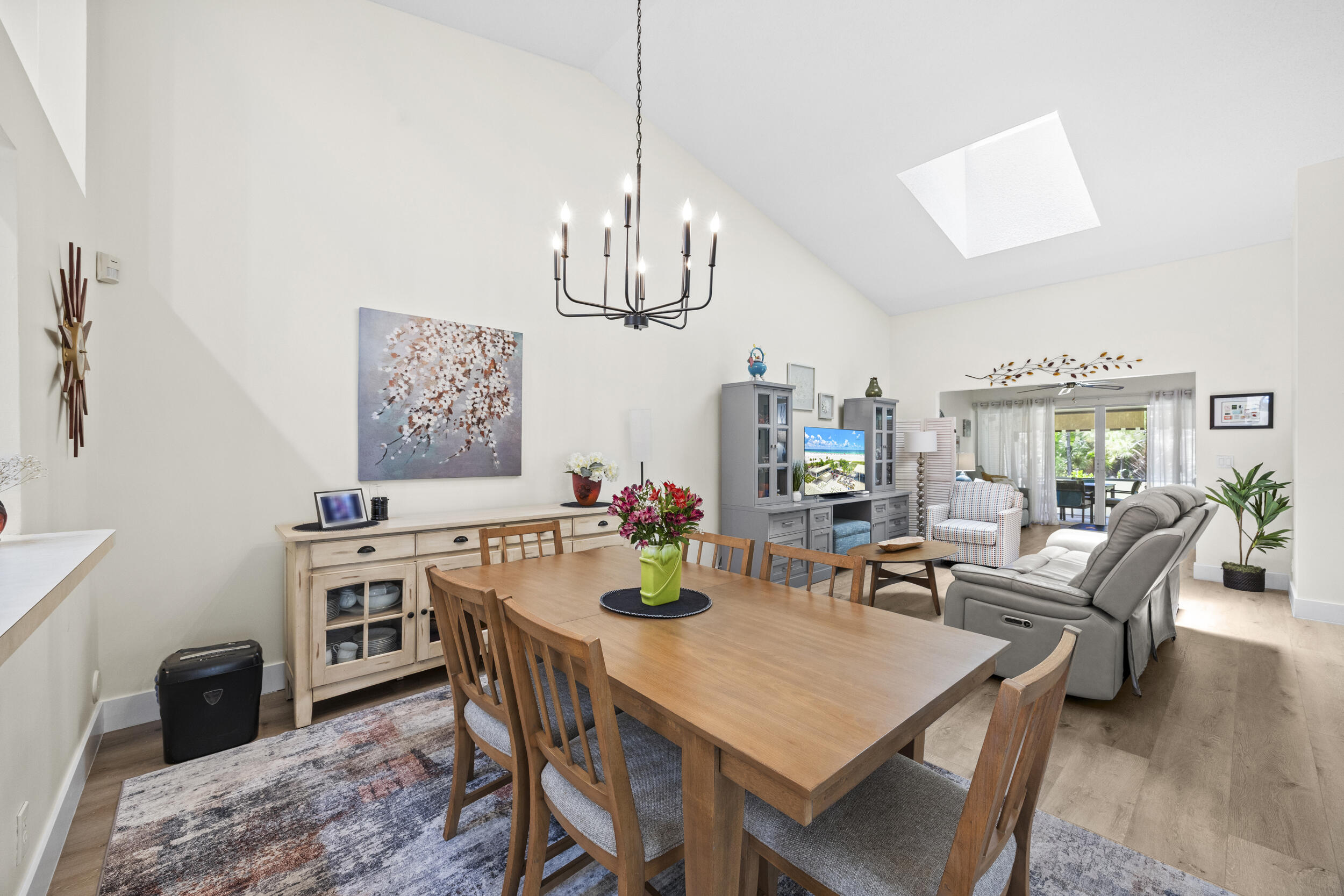 WHISPERING SOUND - Residential