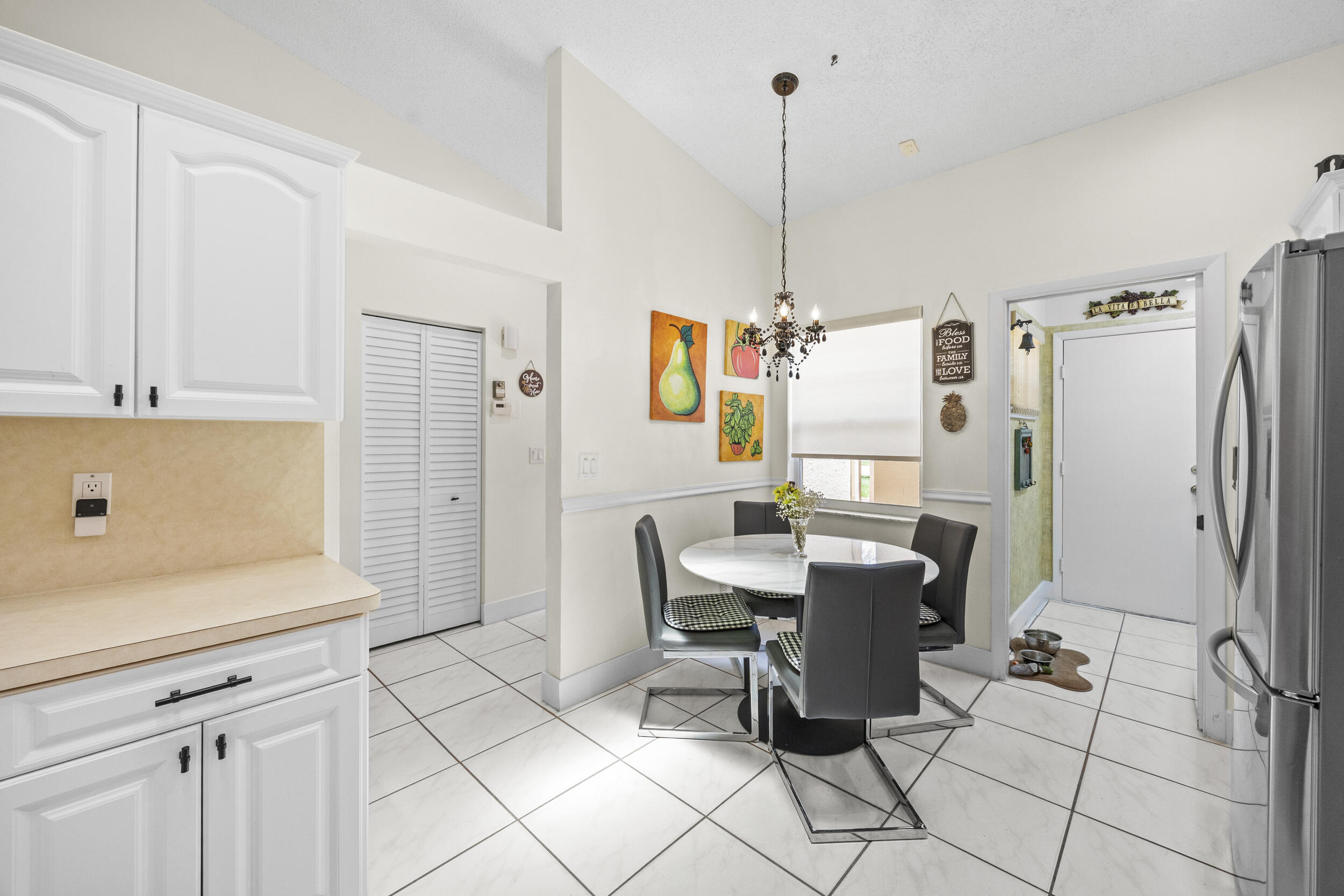 WHISPERING SOUND - Residential