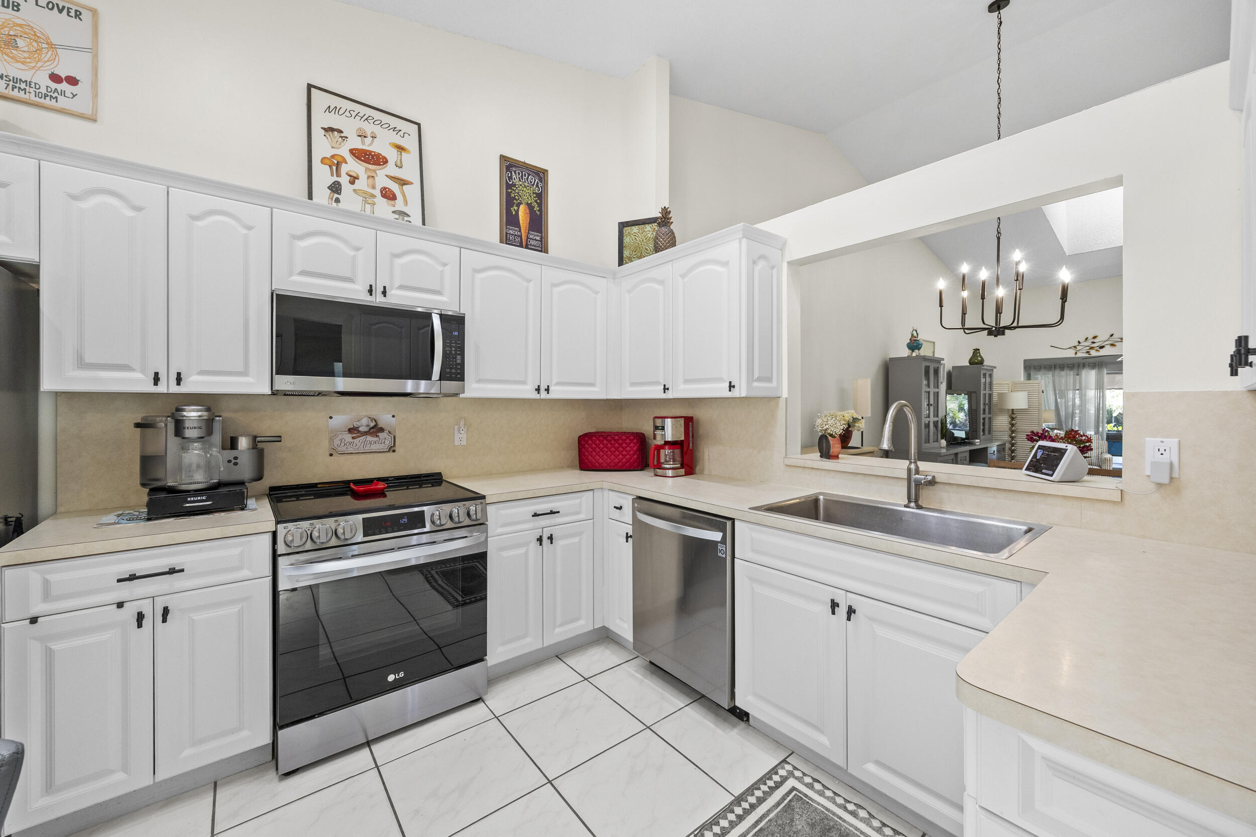WHISPERING SOUND - Residential