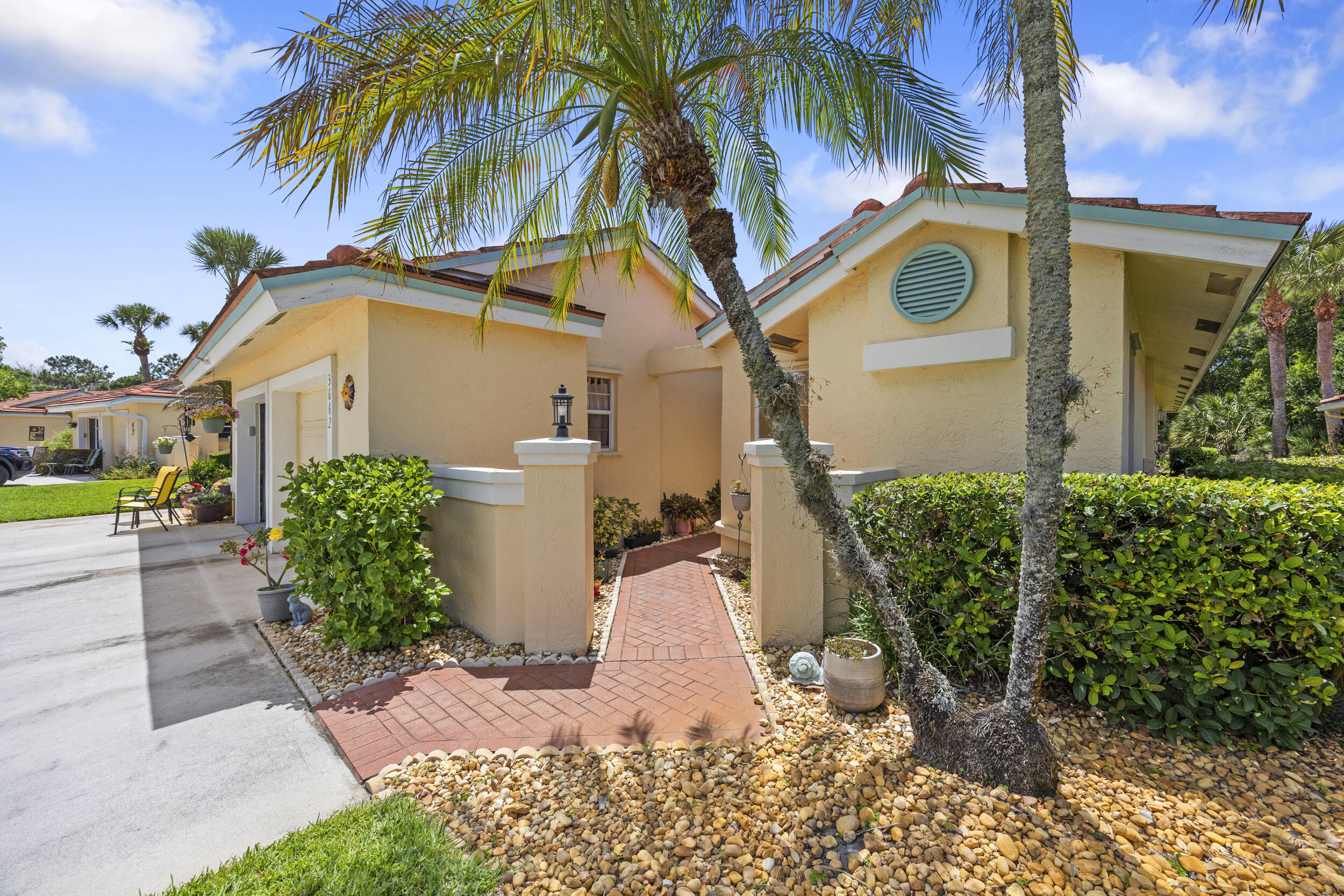 WHISPERING SOUND - Residential