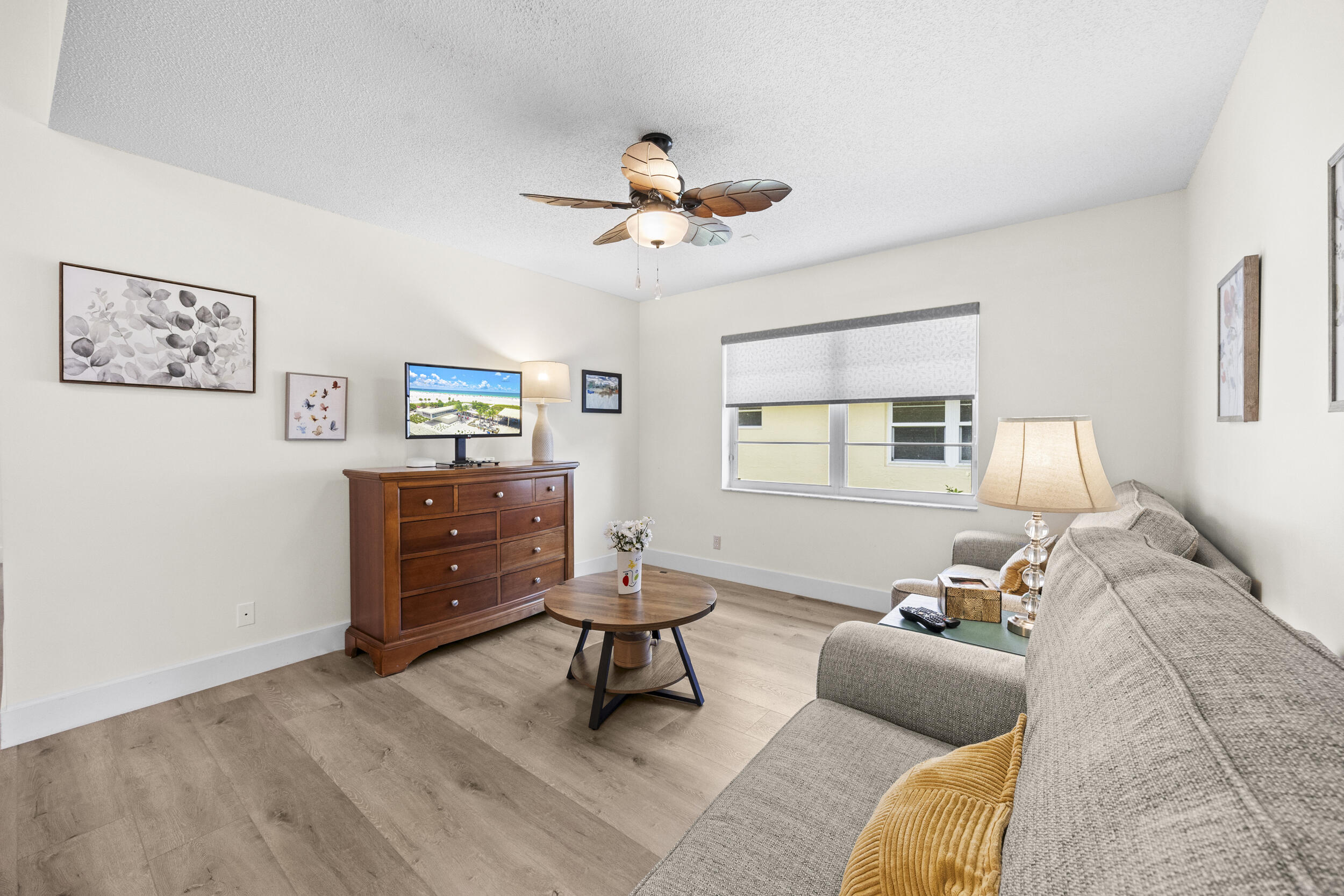 WHISPERING SOUND - Residential